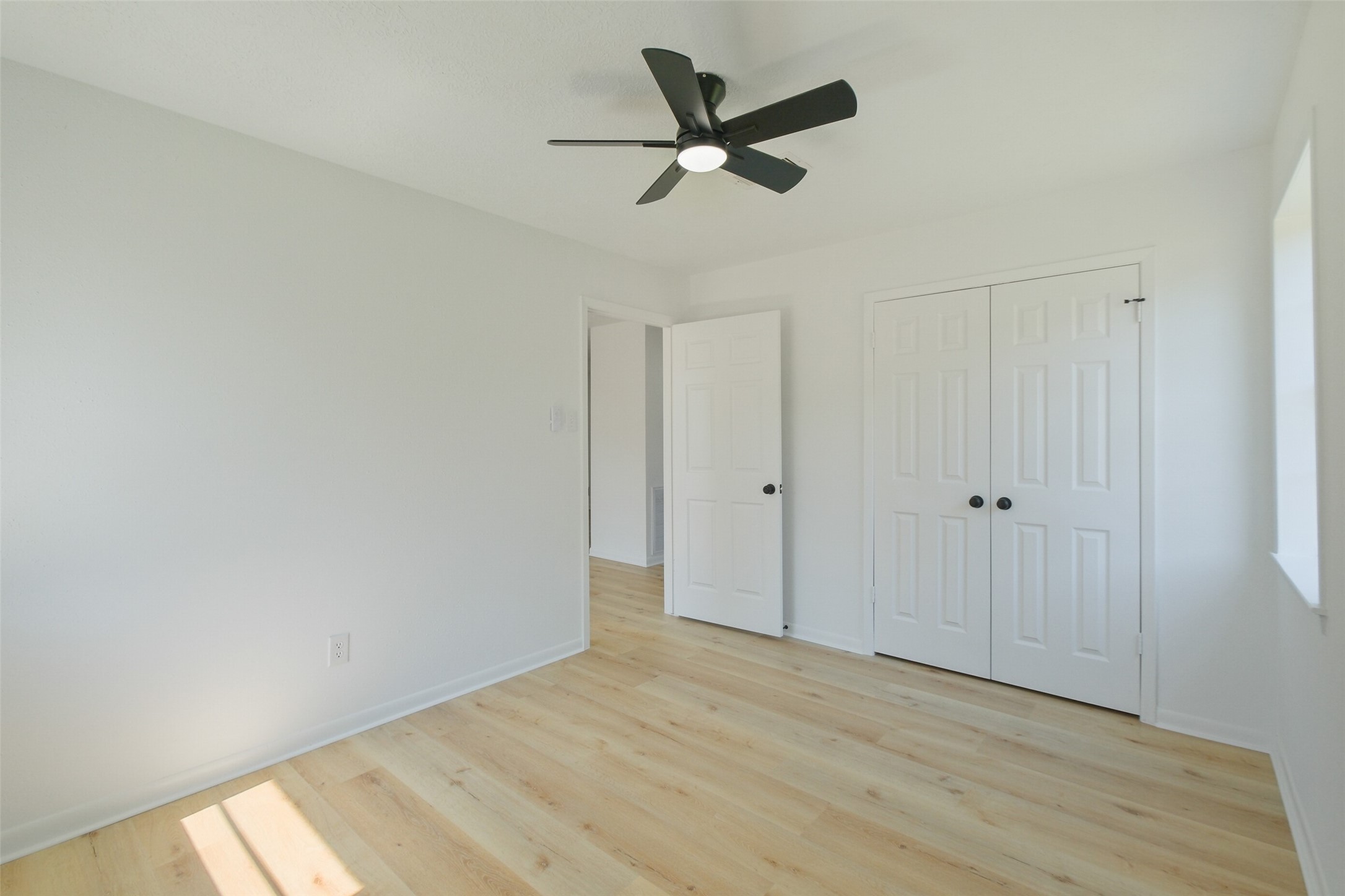 221 N Baron Street Property Photo 20