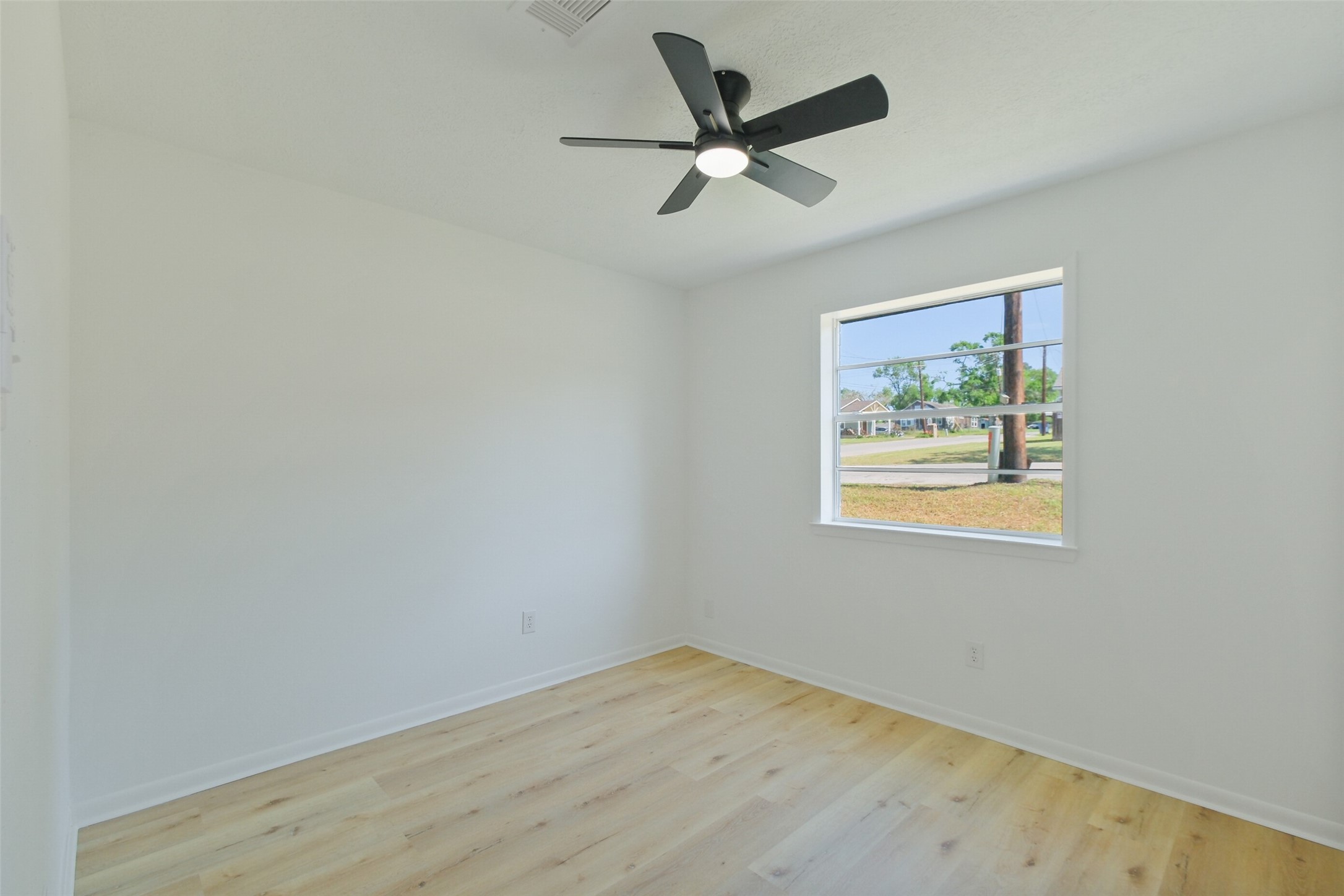 221 N Baron Street Property Photo 21