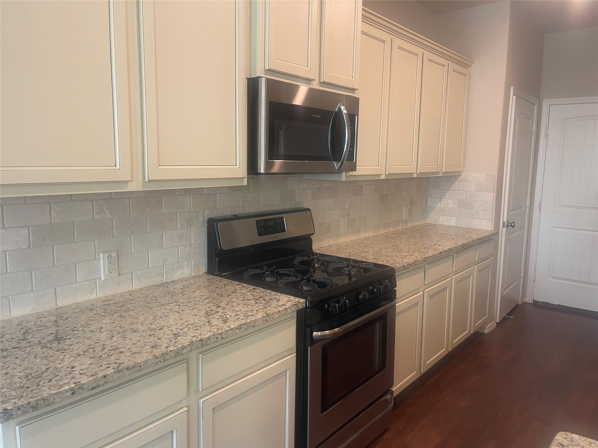 6422 Stoney Creek Drive Property Photo 7