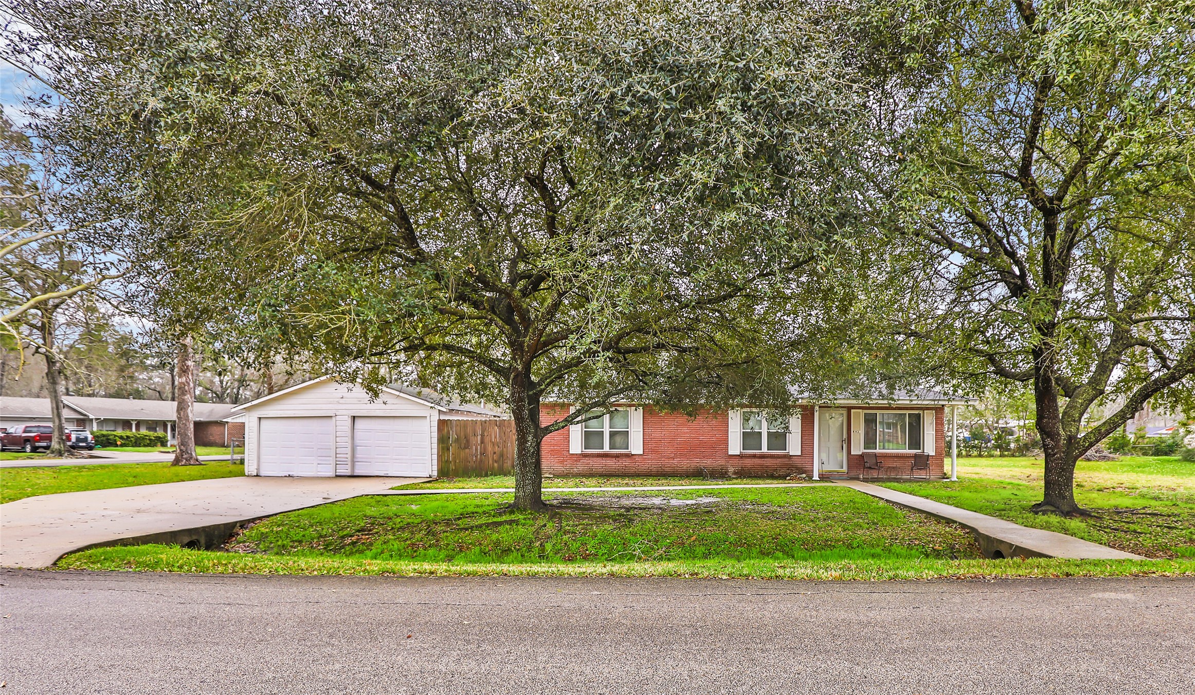 842 Fall Creek Drive Property Photo 1