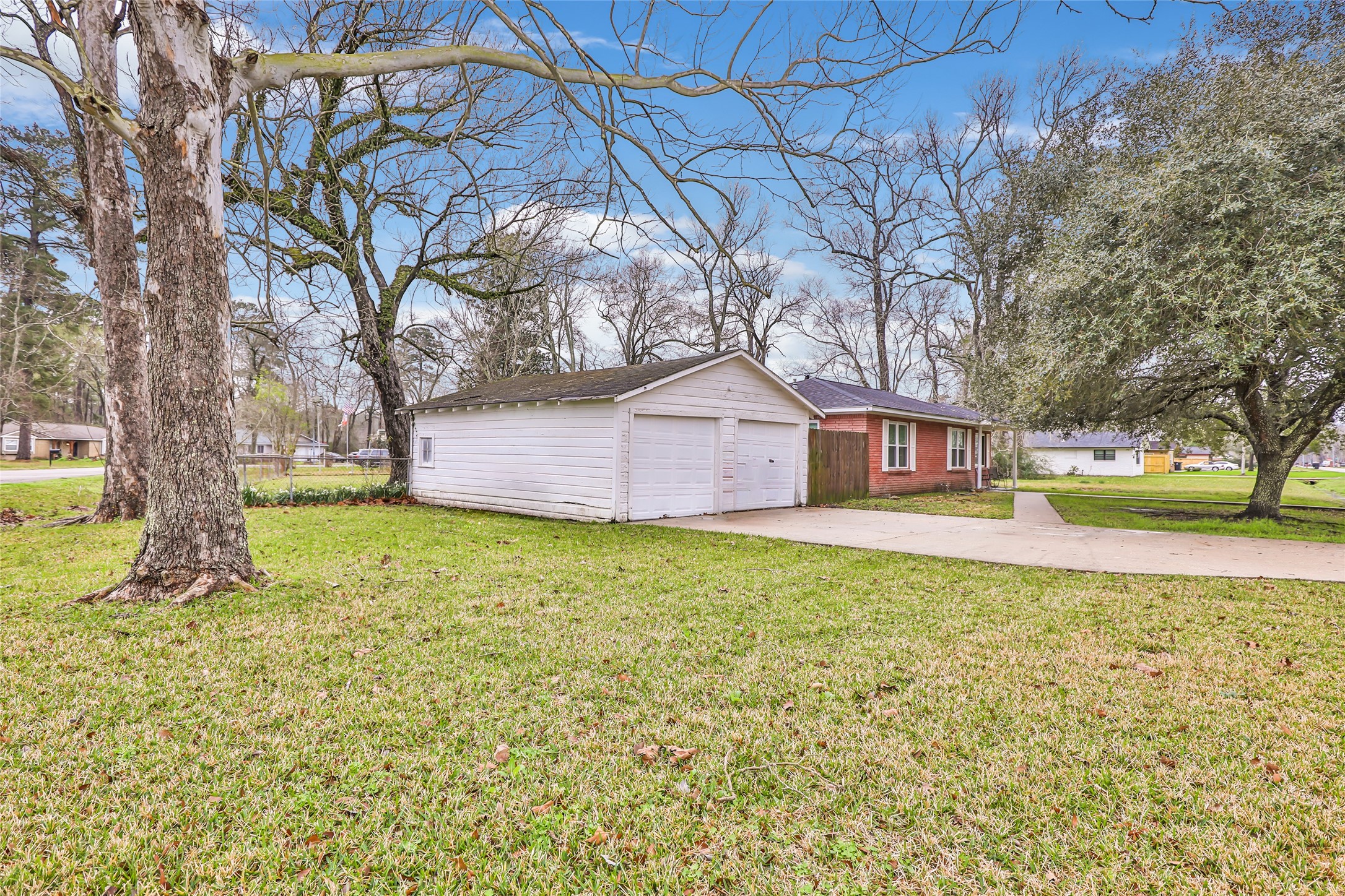 842 Fall Creek Drive Property Photo 3