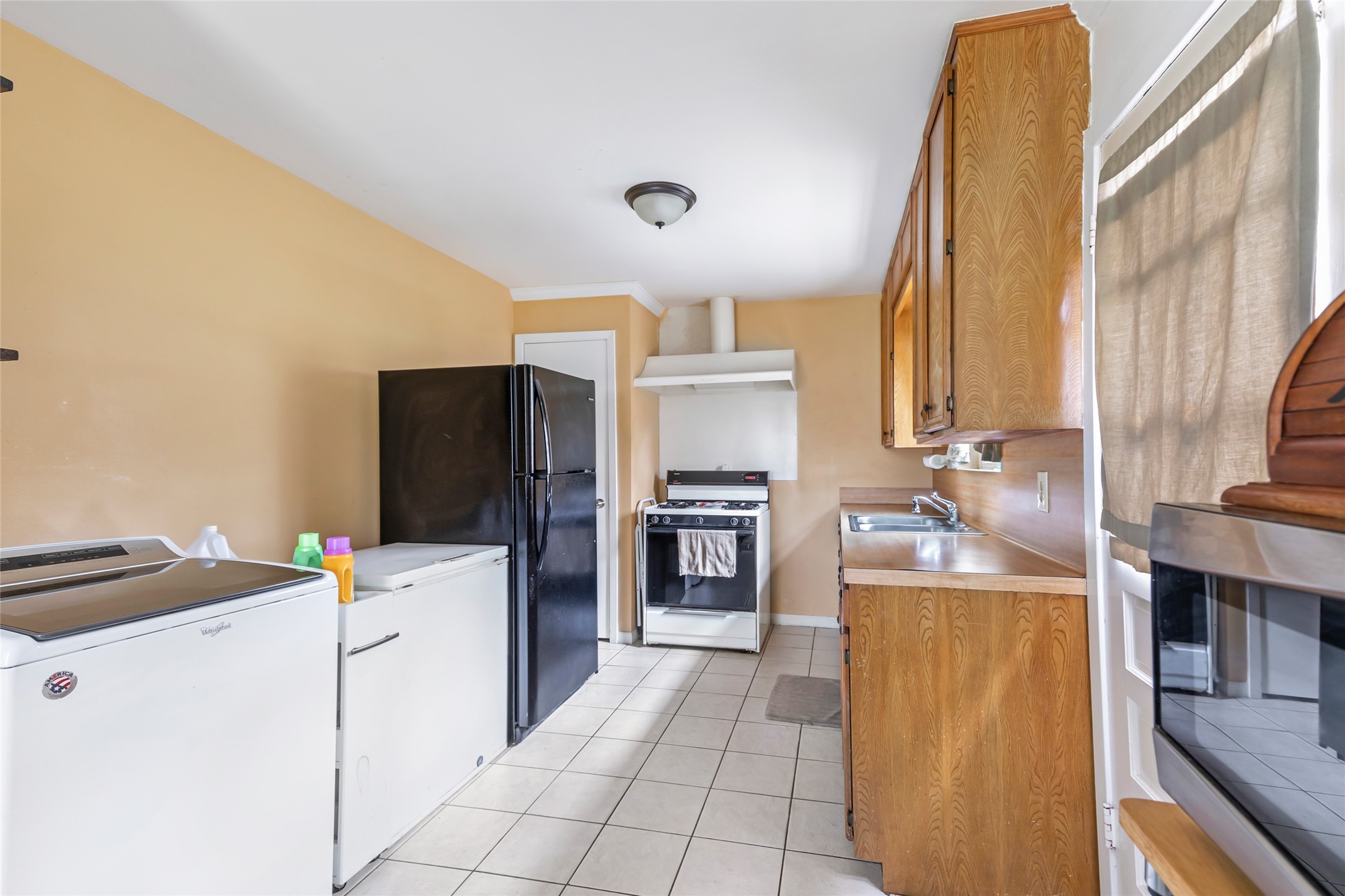 842 Fall Creek Drive Property Photo 16