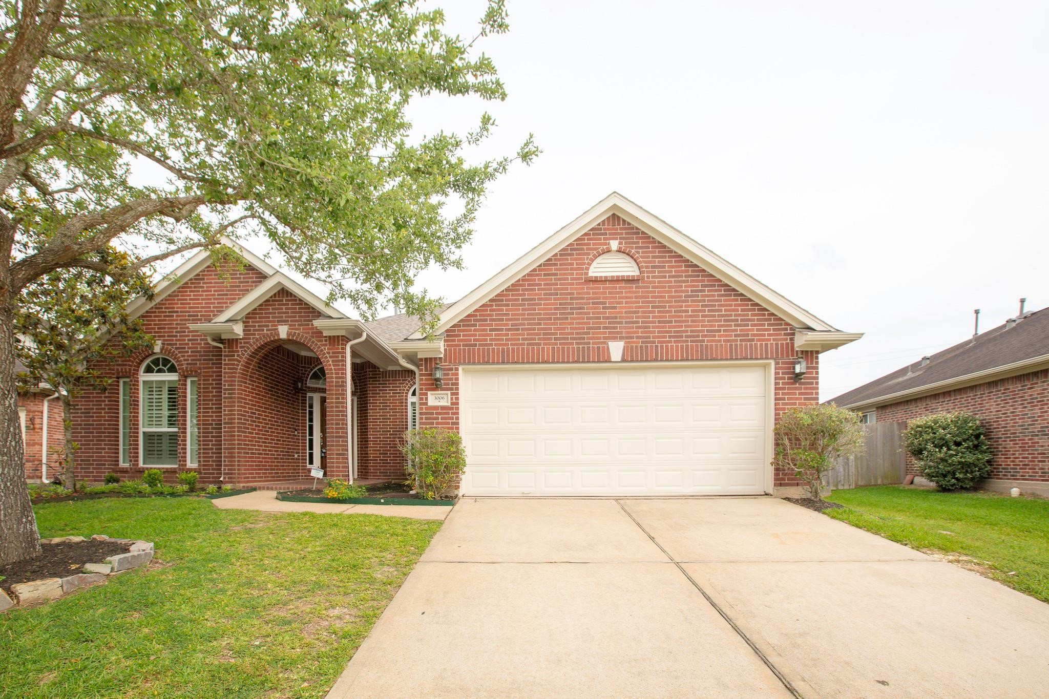 3006 Reindeer Crescent Property Photo 1