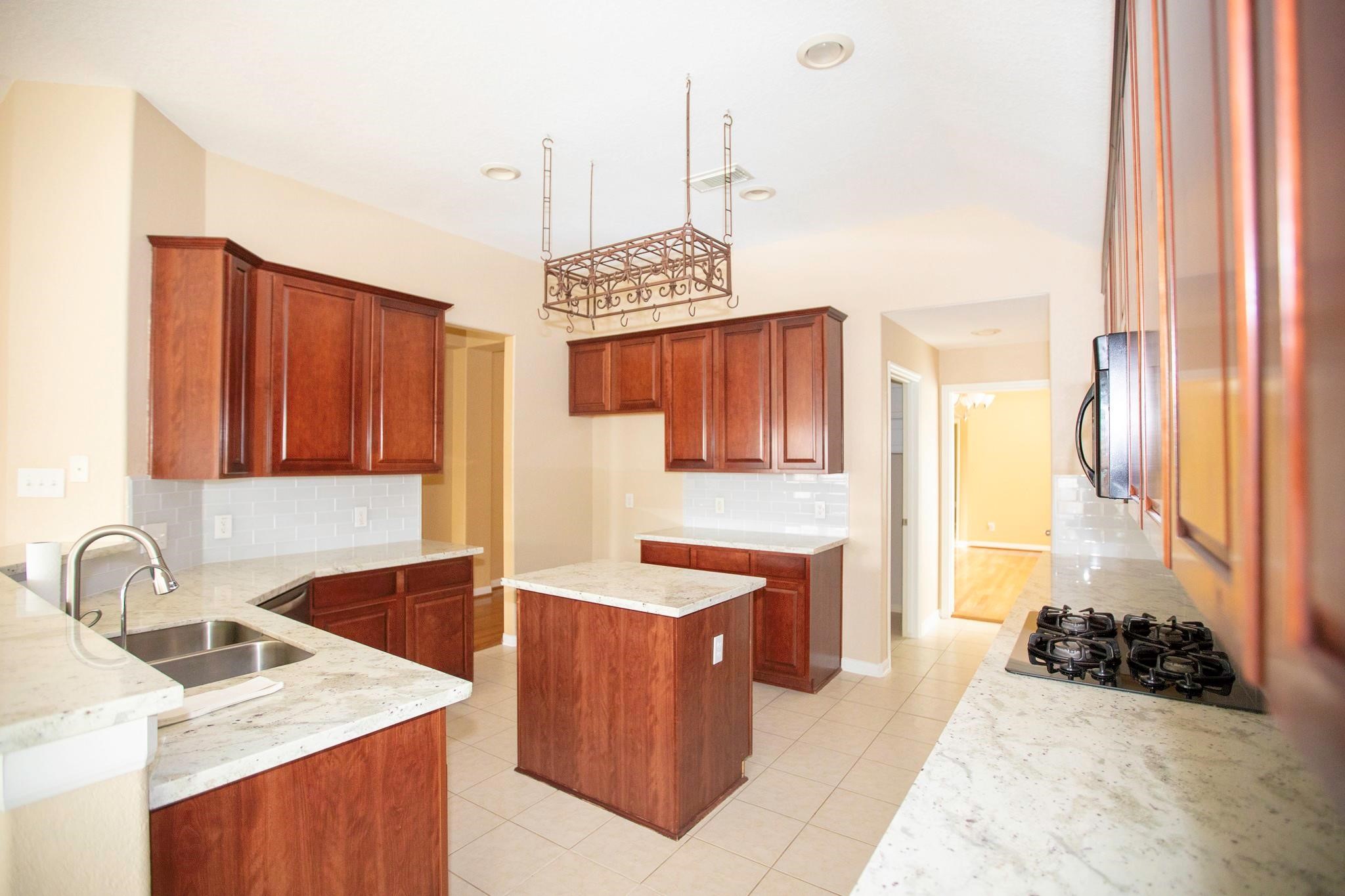 3006 Reindeer Crescent Property Photo 4