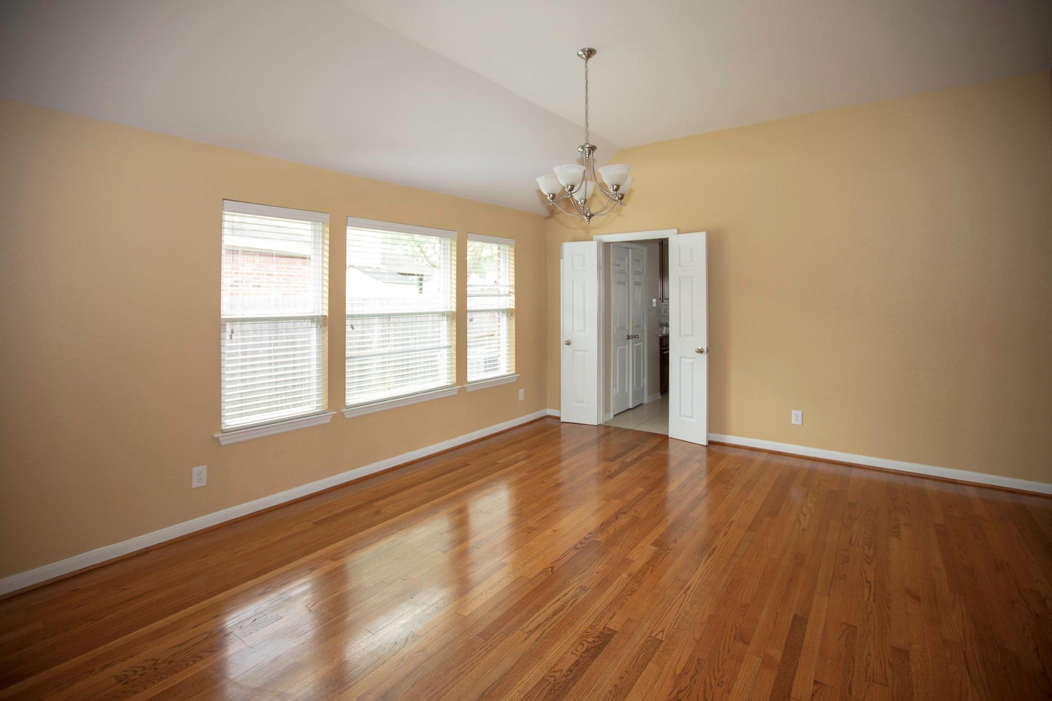 3006 Reindeer Crescent Property Photo 7