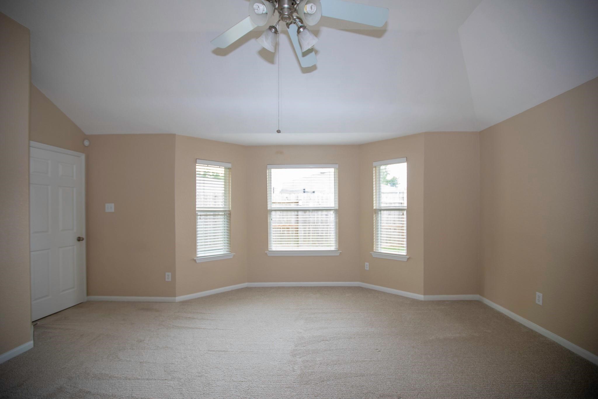 3006 Reindeer Crescent Property Photo 9