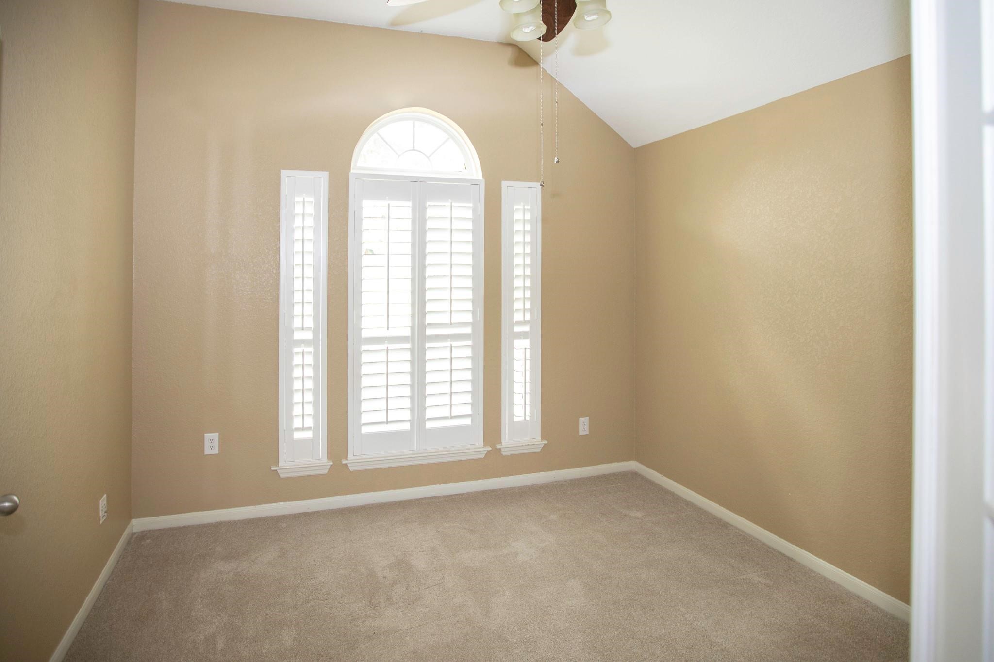 3006 Reindeer Crescent Property Photo 13