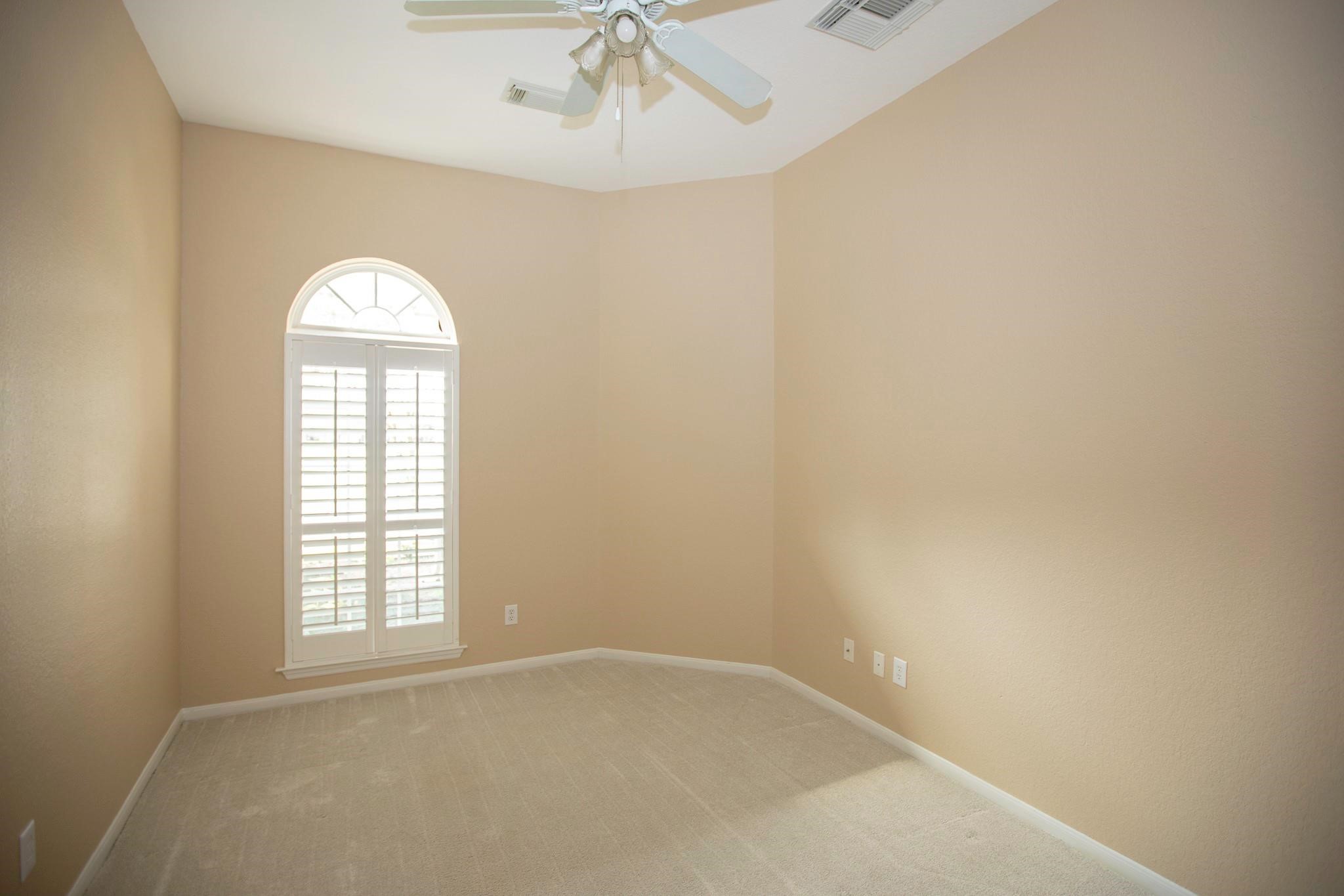 3006 Reindeer Crescent Property Photo 14