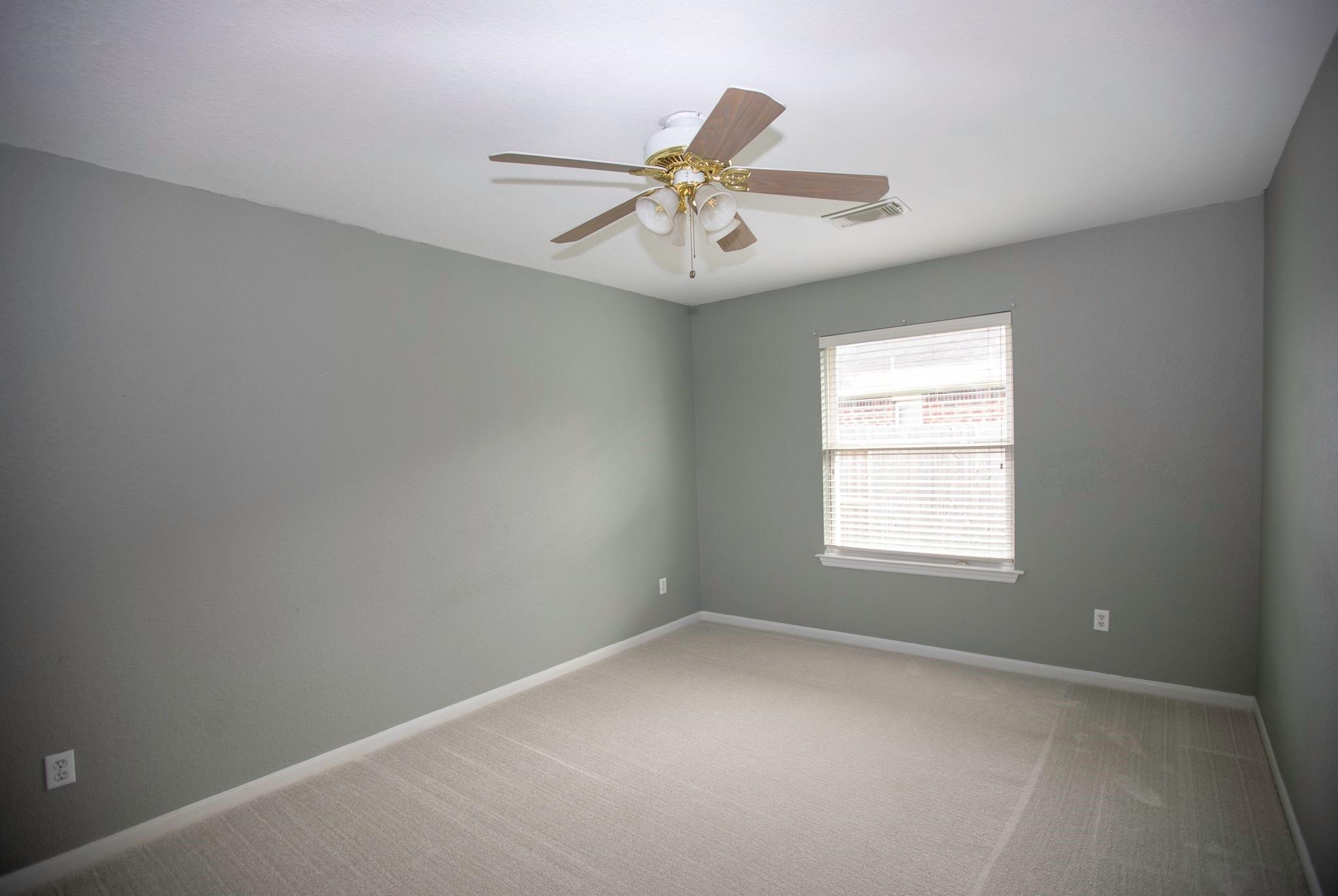 3006 Reindeer Crescent Property Photo 15