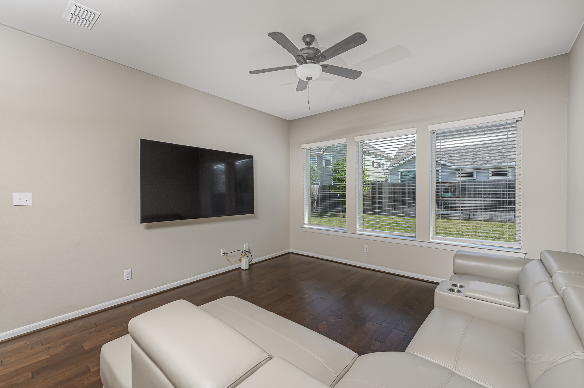4943 Hitchings Court Property Photo 17