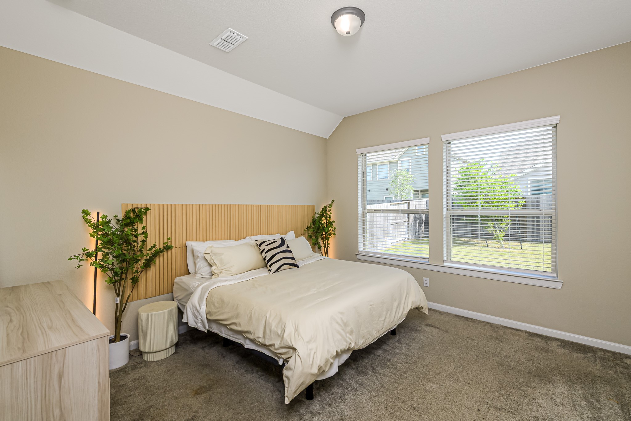 4943 Hitchings Court Property Photo 19
