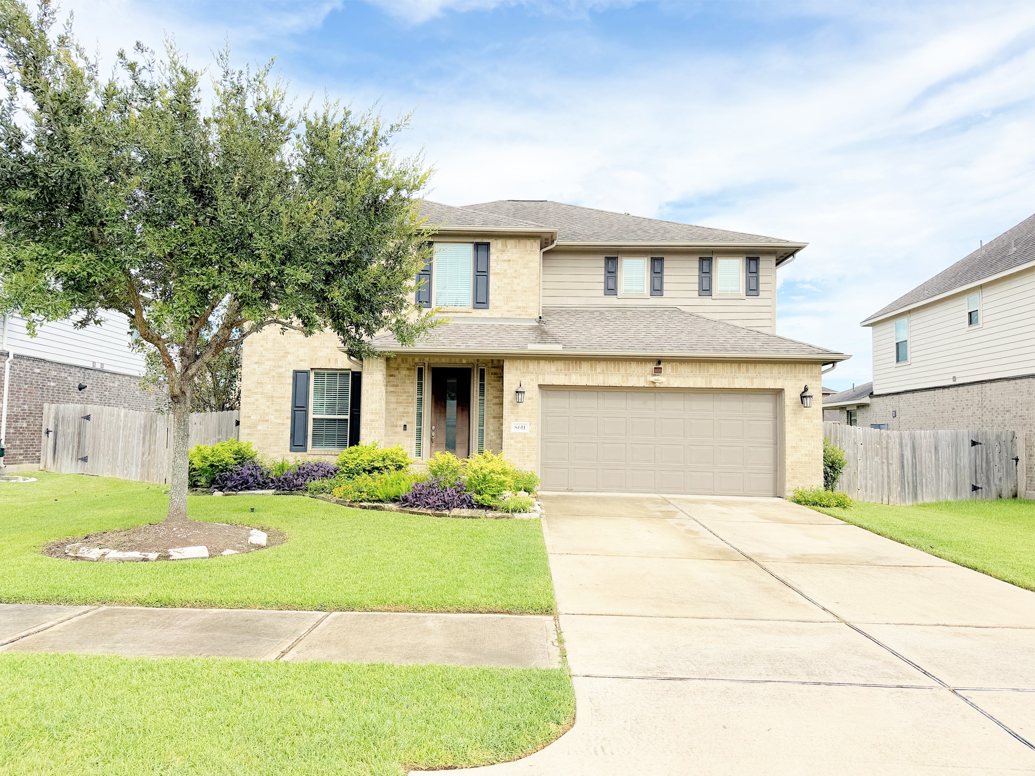 8611 Oakdale Bluff Court Property Photo 1