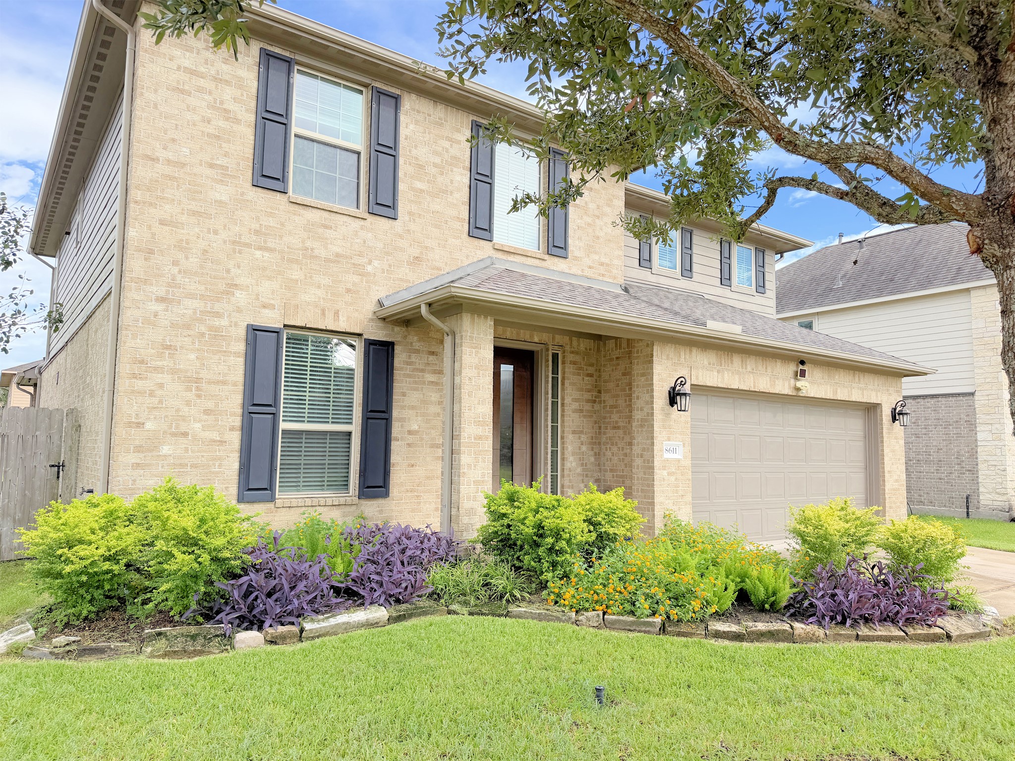 8611 Oakdale Bluff Court Property Photo 3