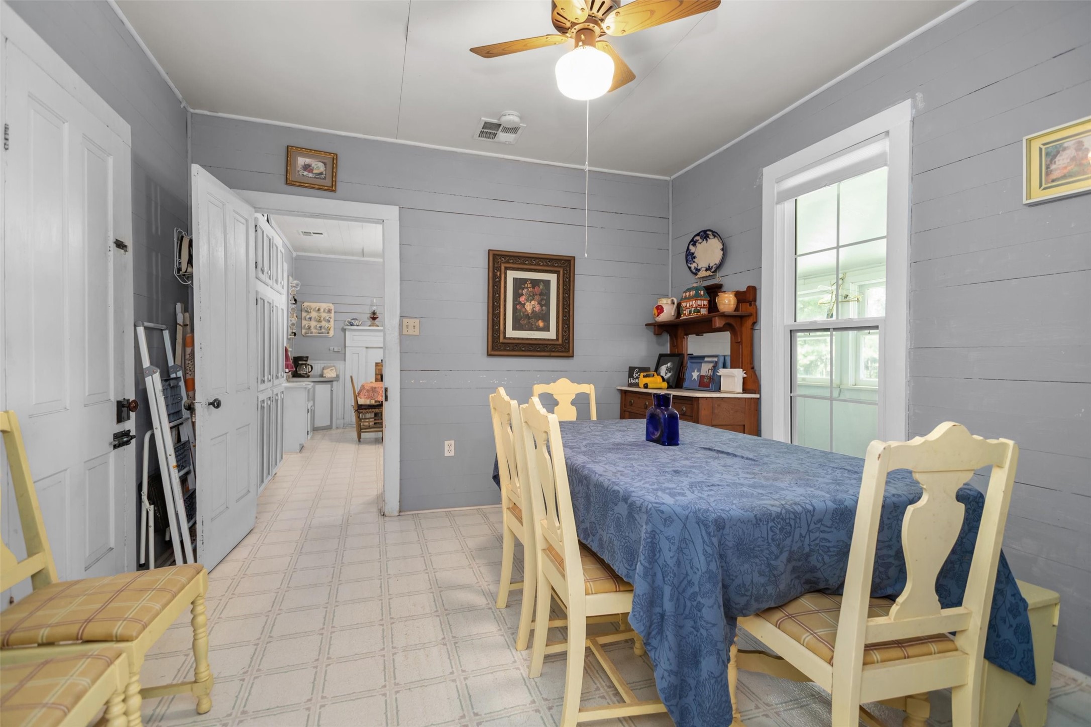 609 County Road 1175 Property Photo 17