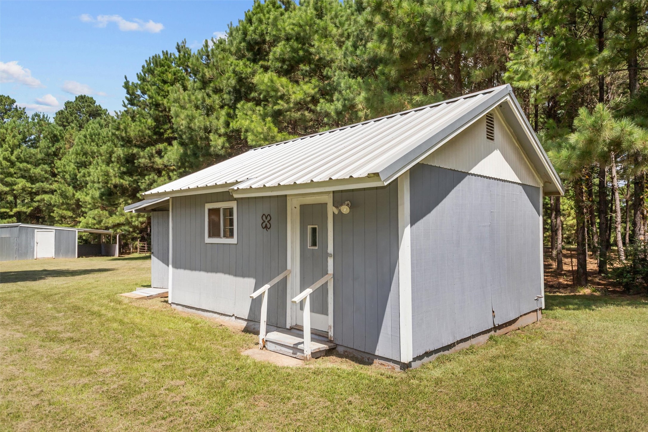 609 County Road 1175 Property Photo 37