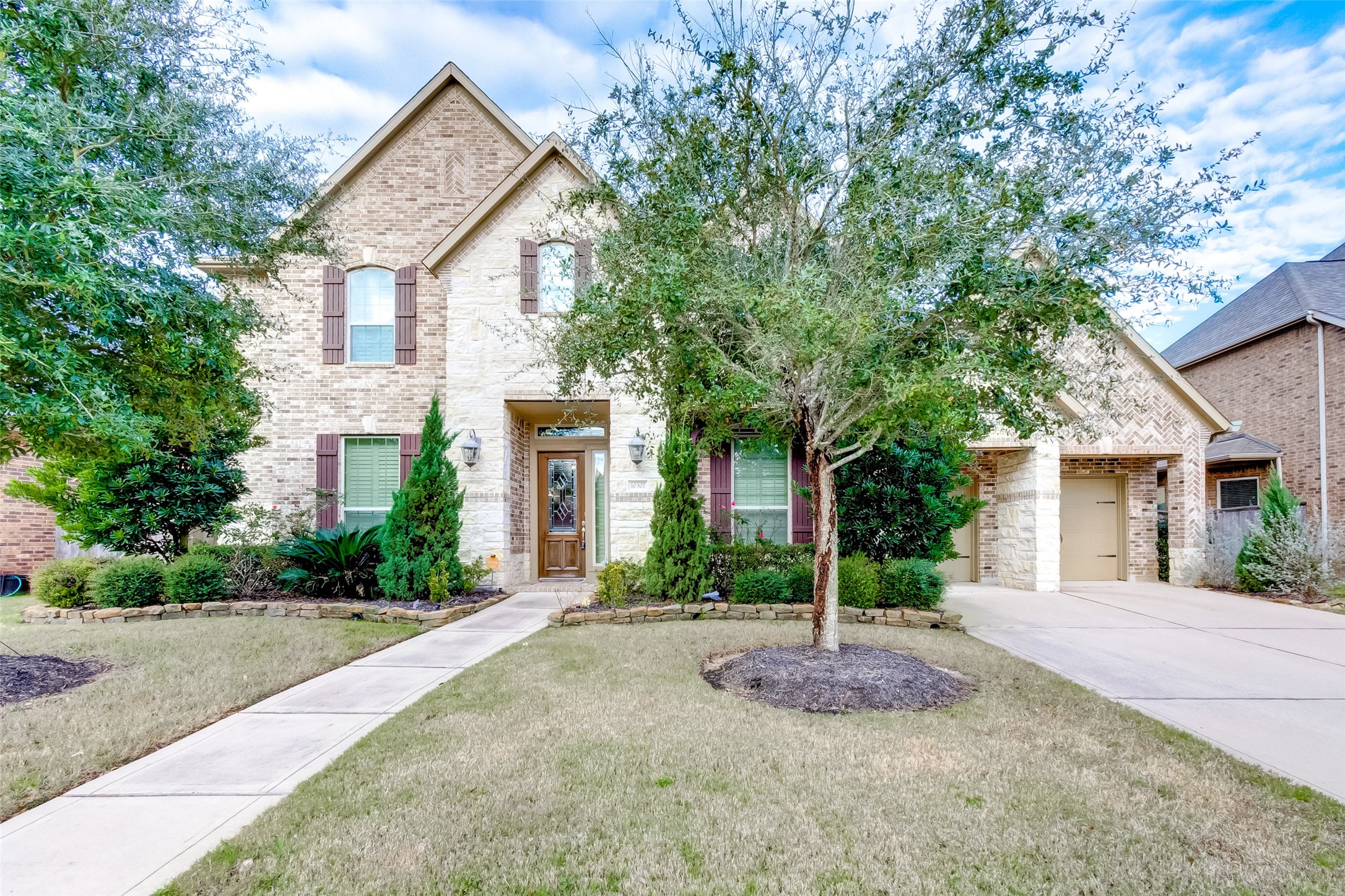 10307 Latta Creek Drive Property Photo 3