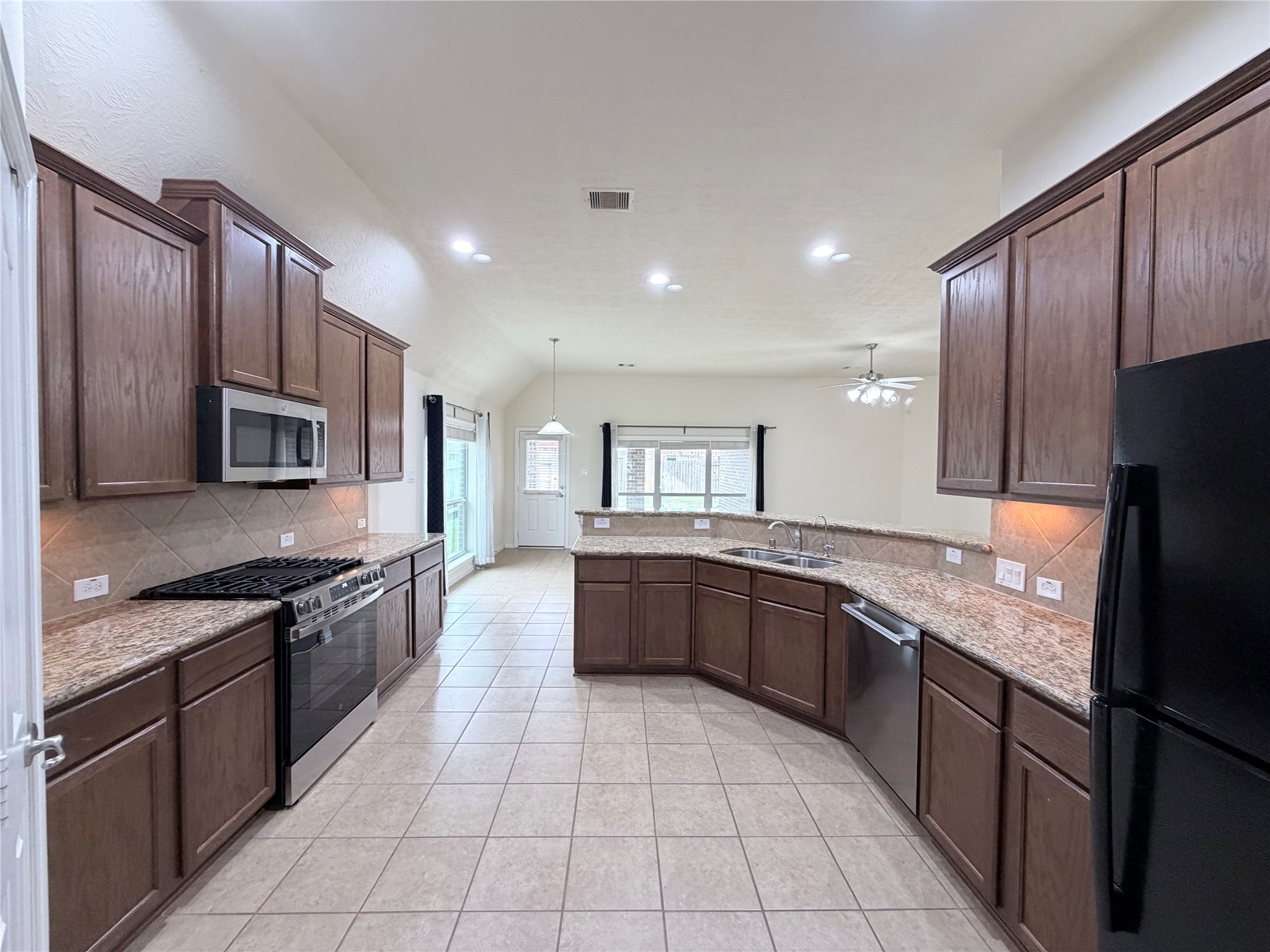 18115 Serene Shore Drive Property Photo 6