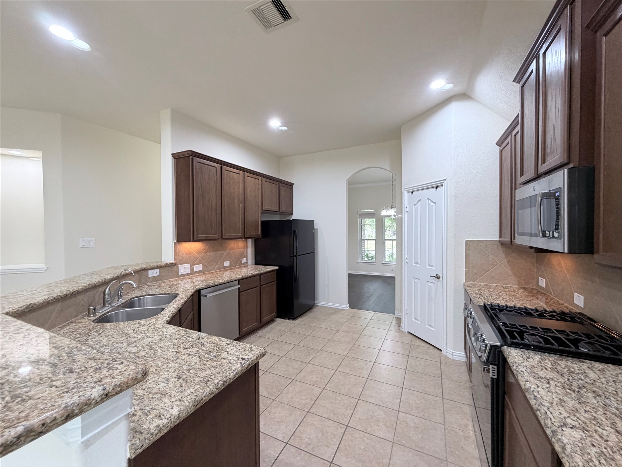 18115 Serene Shore Drive Property Photo 7