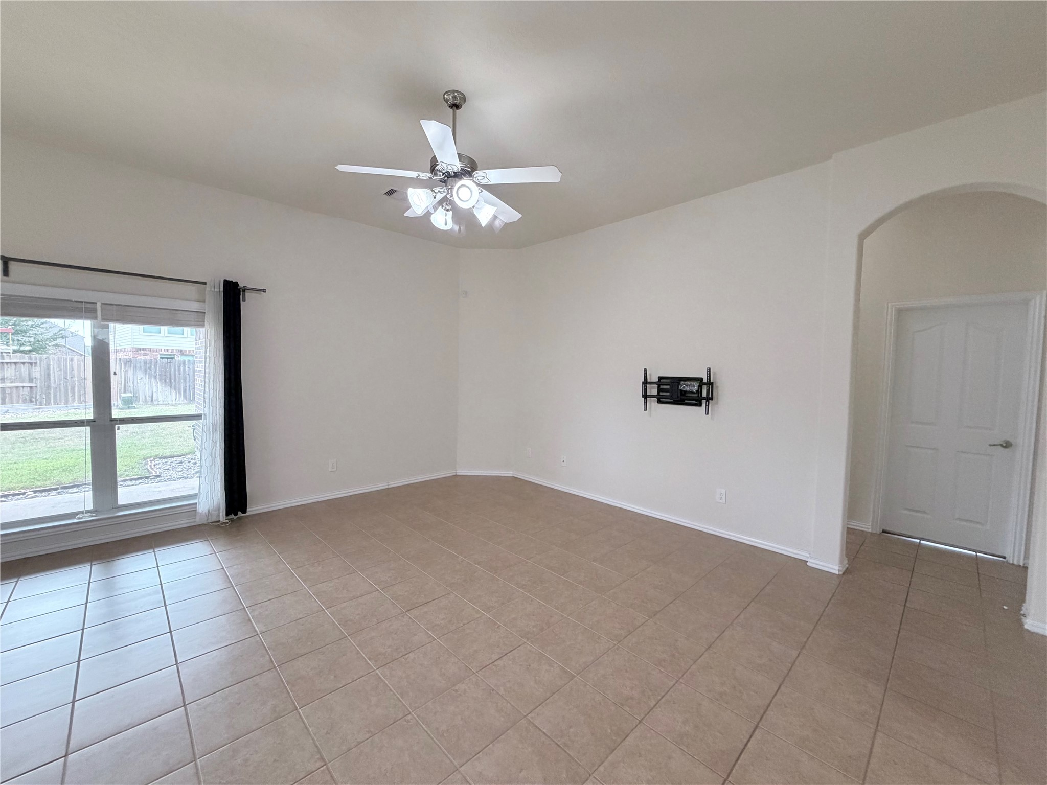 18115 Serene Shore Drive Property Photo 10
