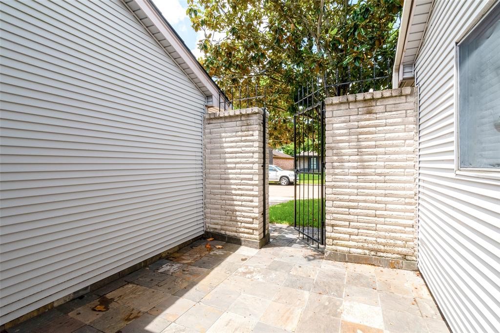2527 Colonial Ridge Drive Property Photo 4