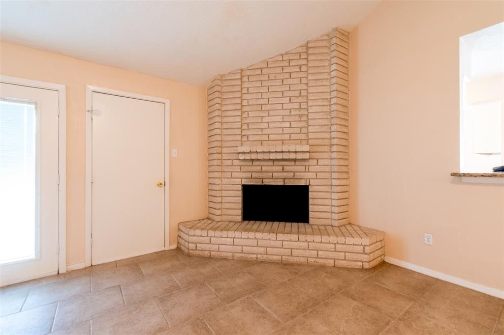 2527 Colonial Ridge Drive Property Photo 7