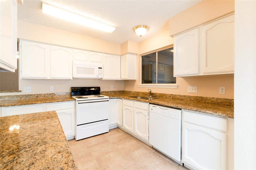 2527 Colonial Ridge Drive Property Photo 11