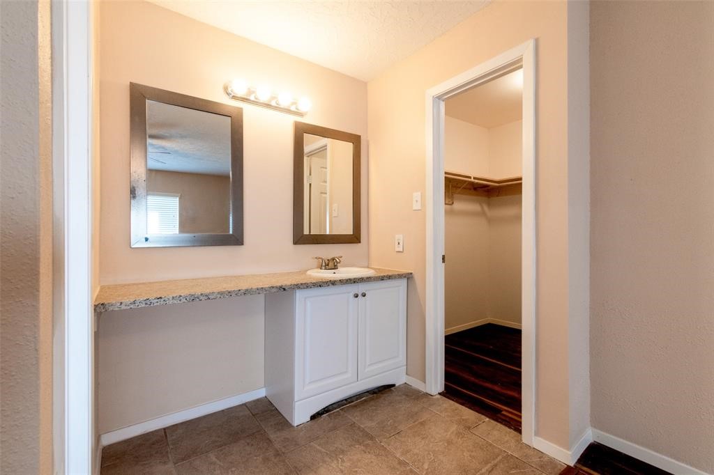 2527 Colonial Ridge Drive Property Photo 15