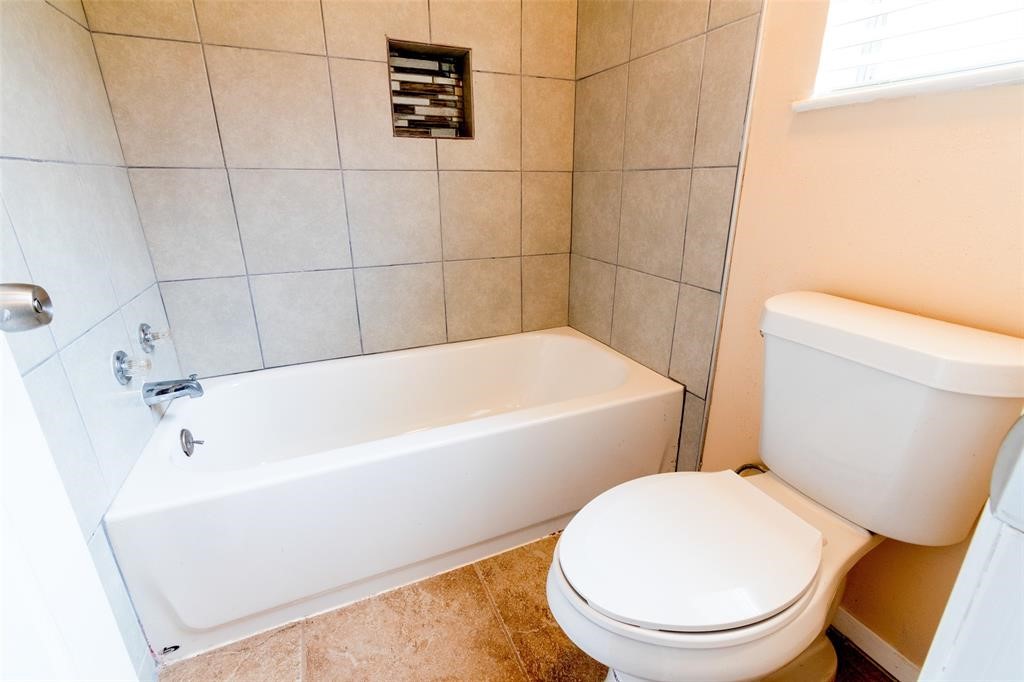 2527 Colonial Ridge Drive Property Photo 16