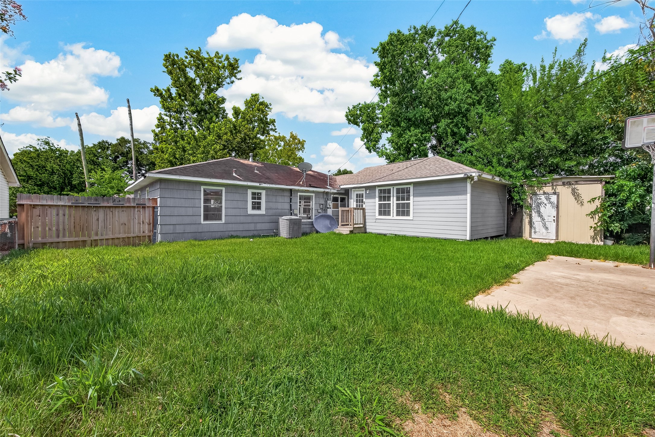 10601 Ambursen Street Property Photo 3