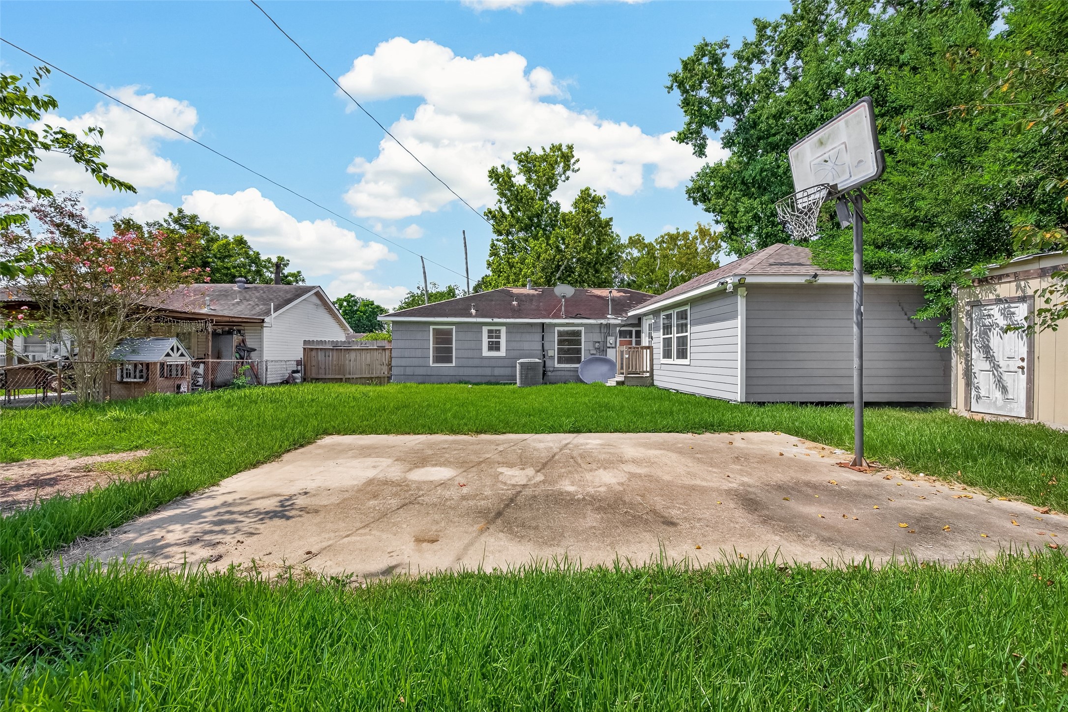 10601 Ambursen Street Property Photo 4