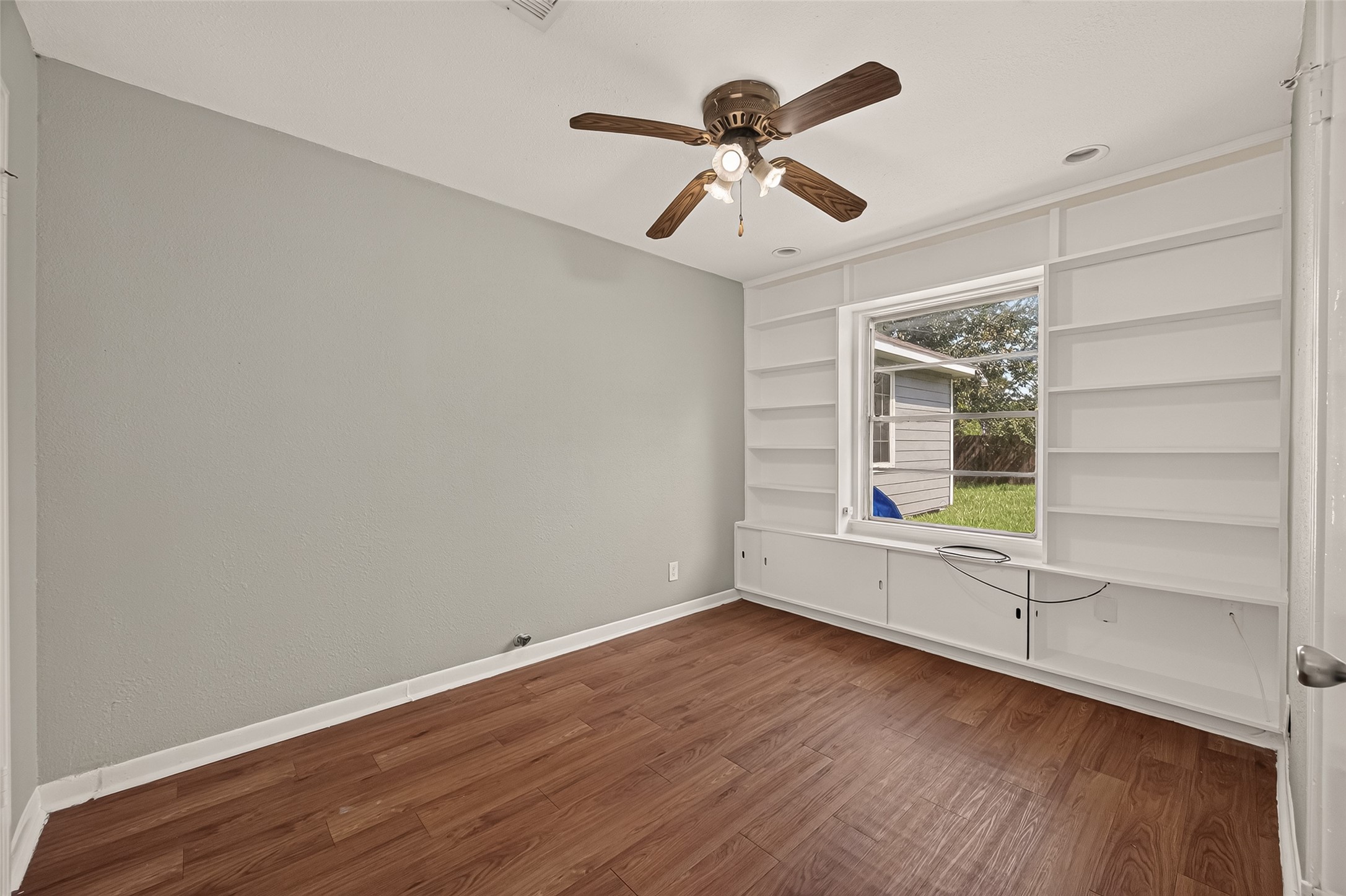 10601 Ambursen Street Property Photo 20
