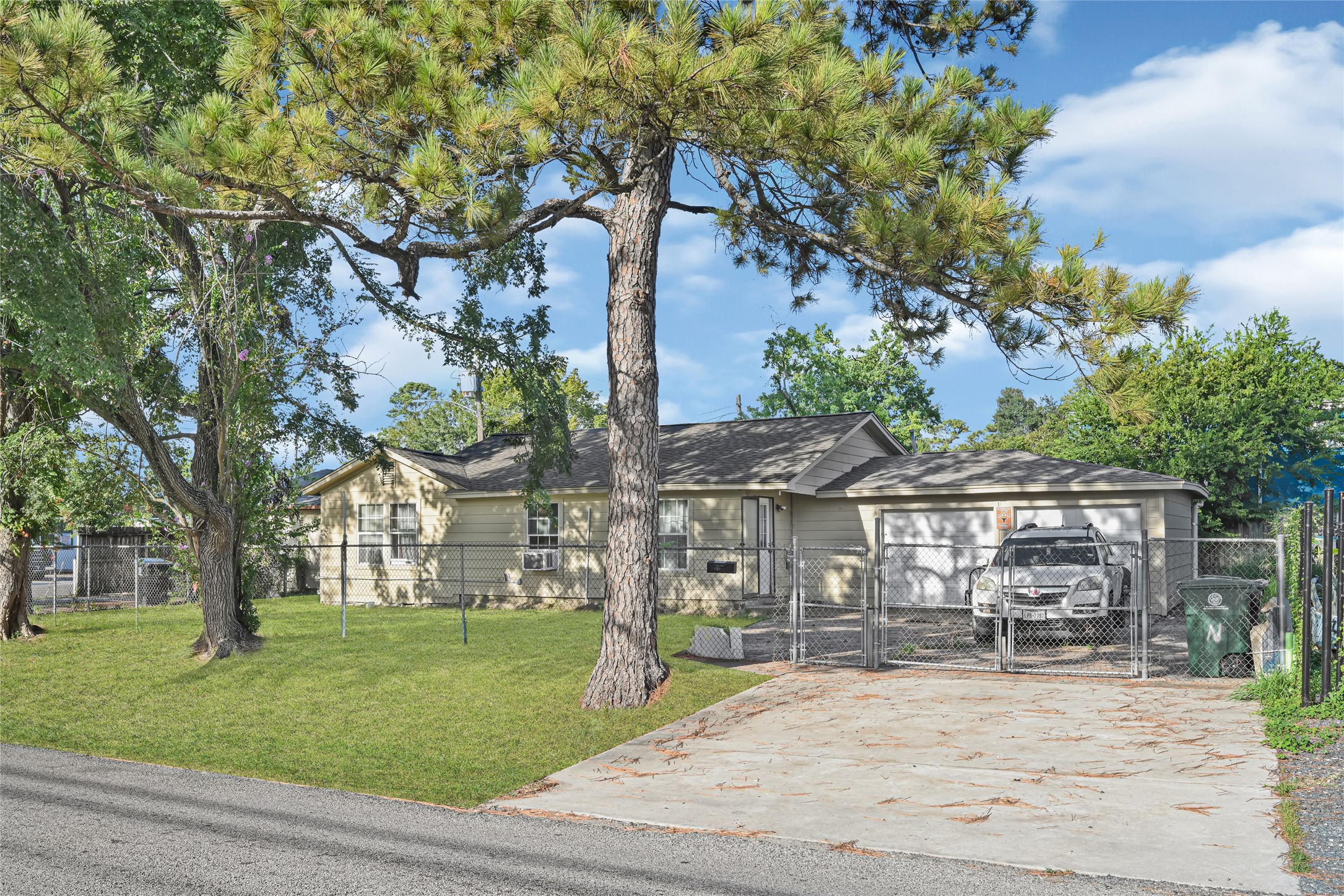 7401 Helmers Street Property Photo 1