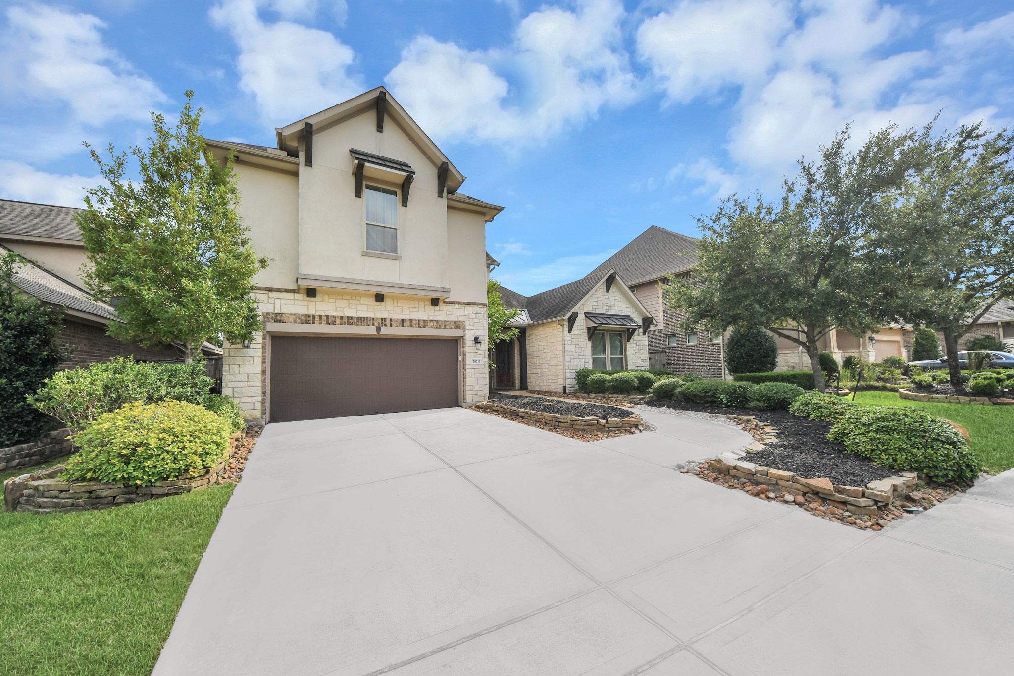 20211 Cascading Falls Boulevard Property Photo 2