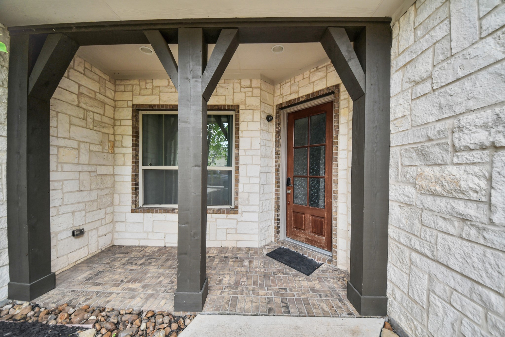20211 Cascading Falls Boulevard Property Photo 4