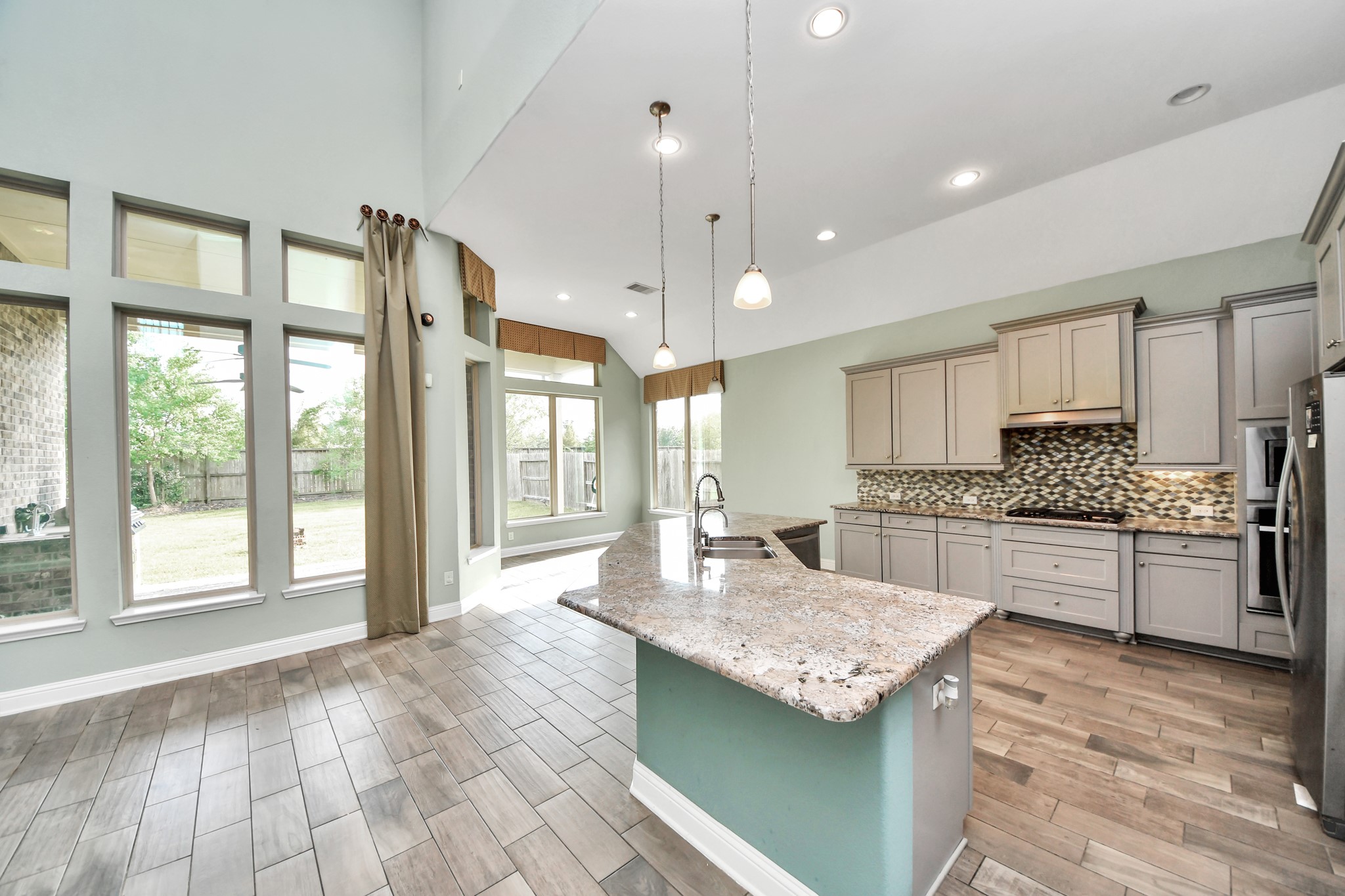 20211 Cascading Falls Boulevard Property Photo 13