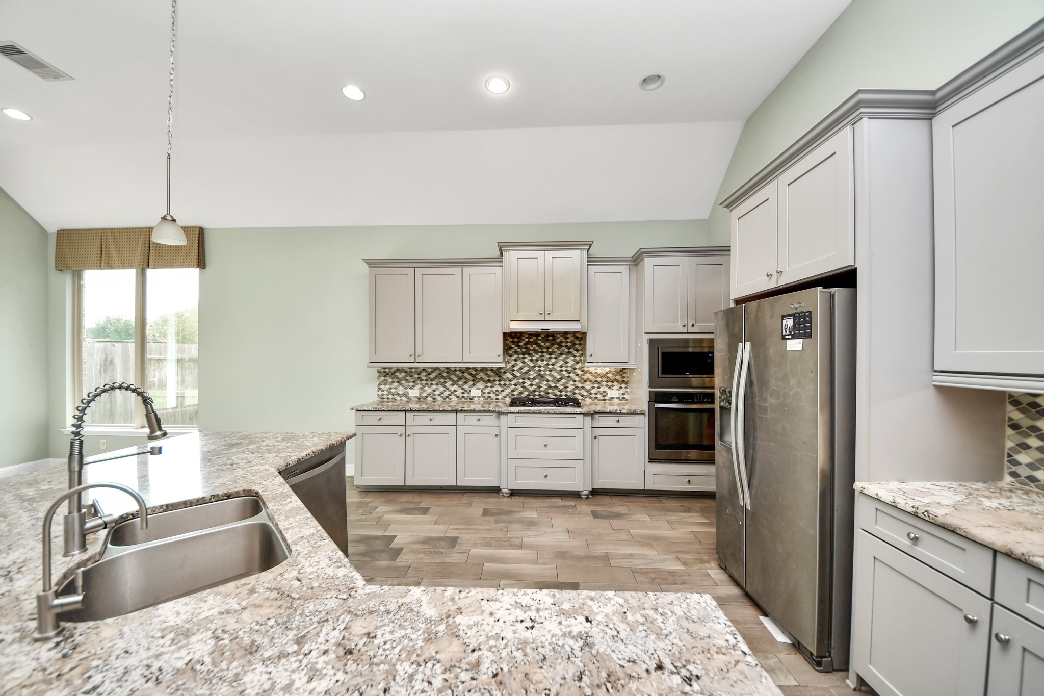20211 Cascading Falls Boulevard Property Photo 14