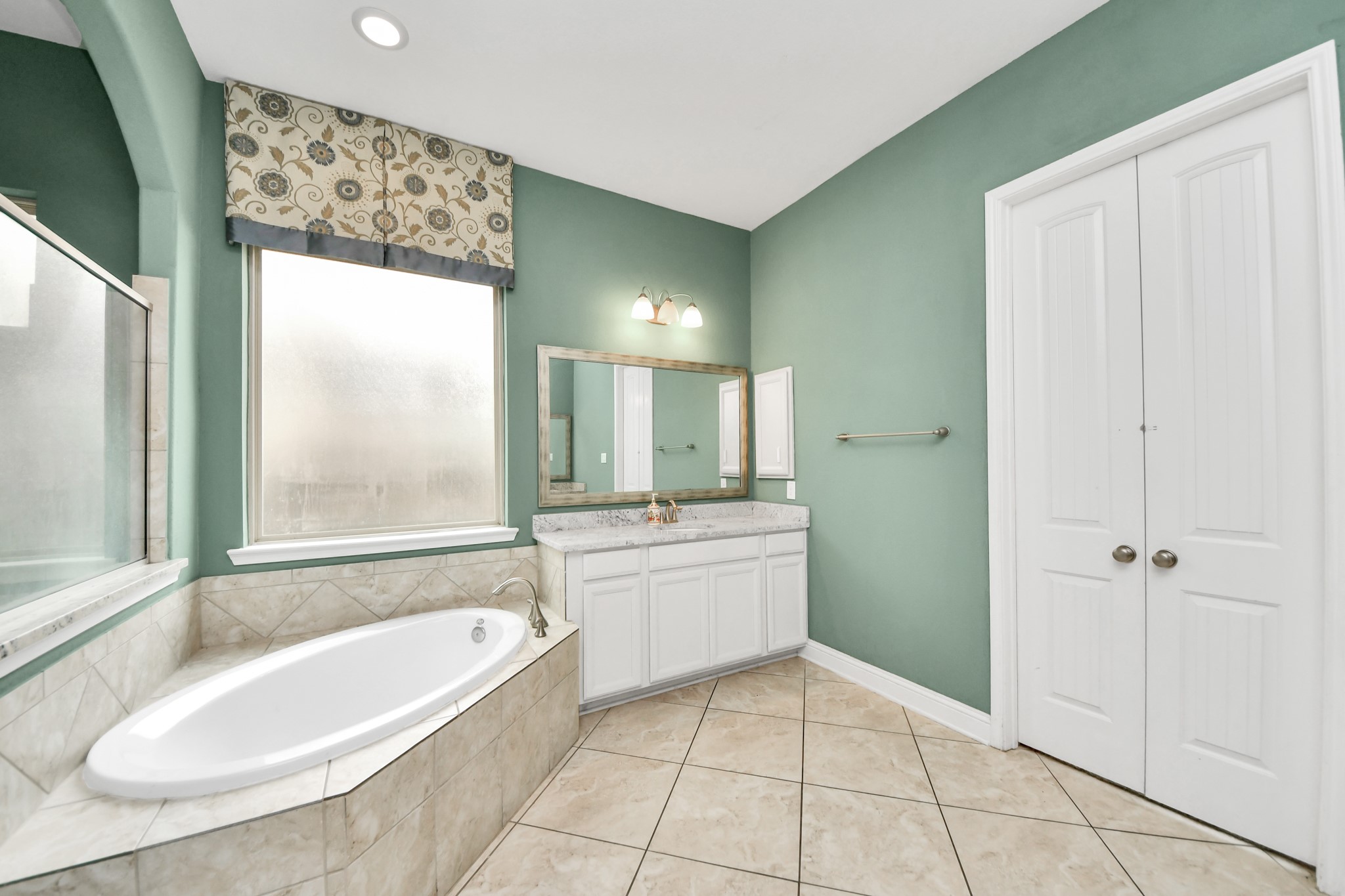 20211 Cascading Falls Boulevard Property Photo 23