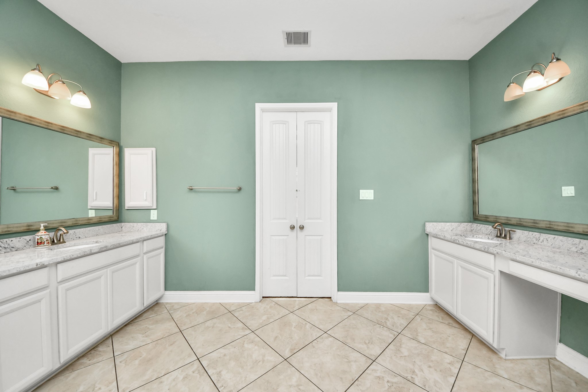 20211 Cascading Falls Boulevard Property Photo 24