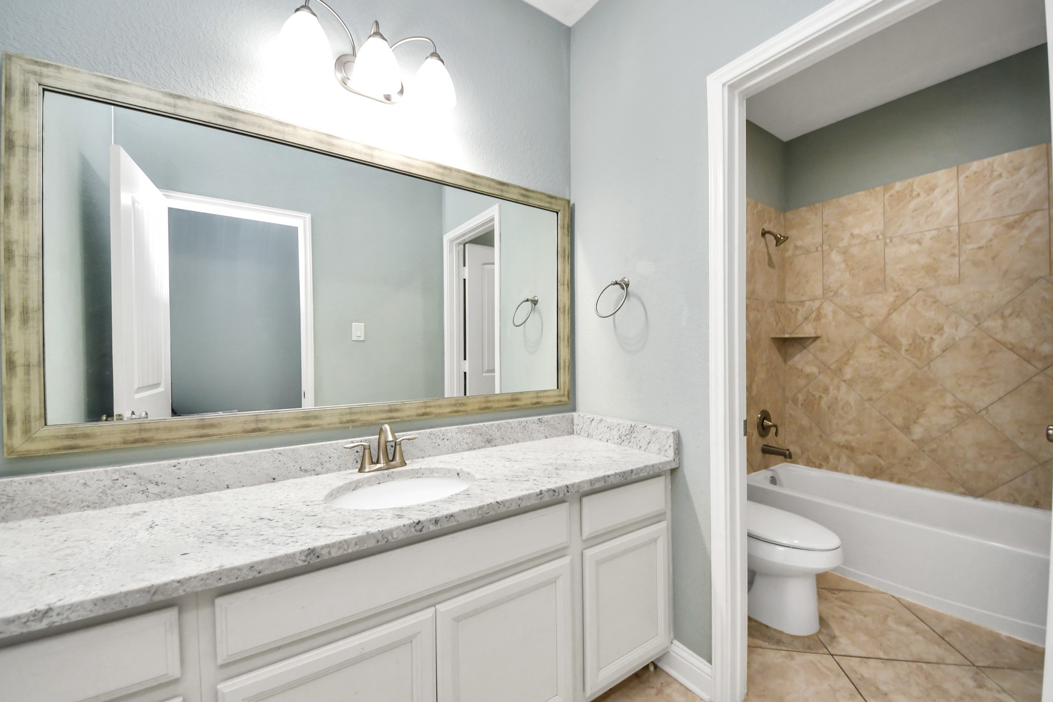 20211 Cascading Falls Boulevard Property Photo 30