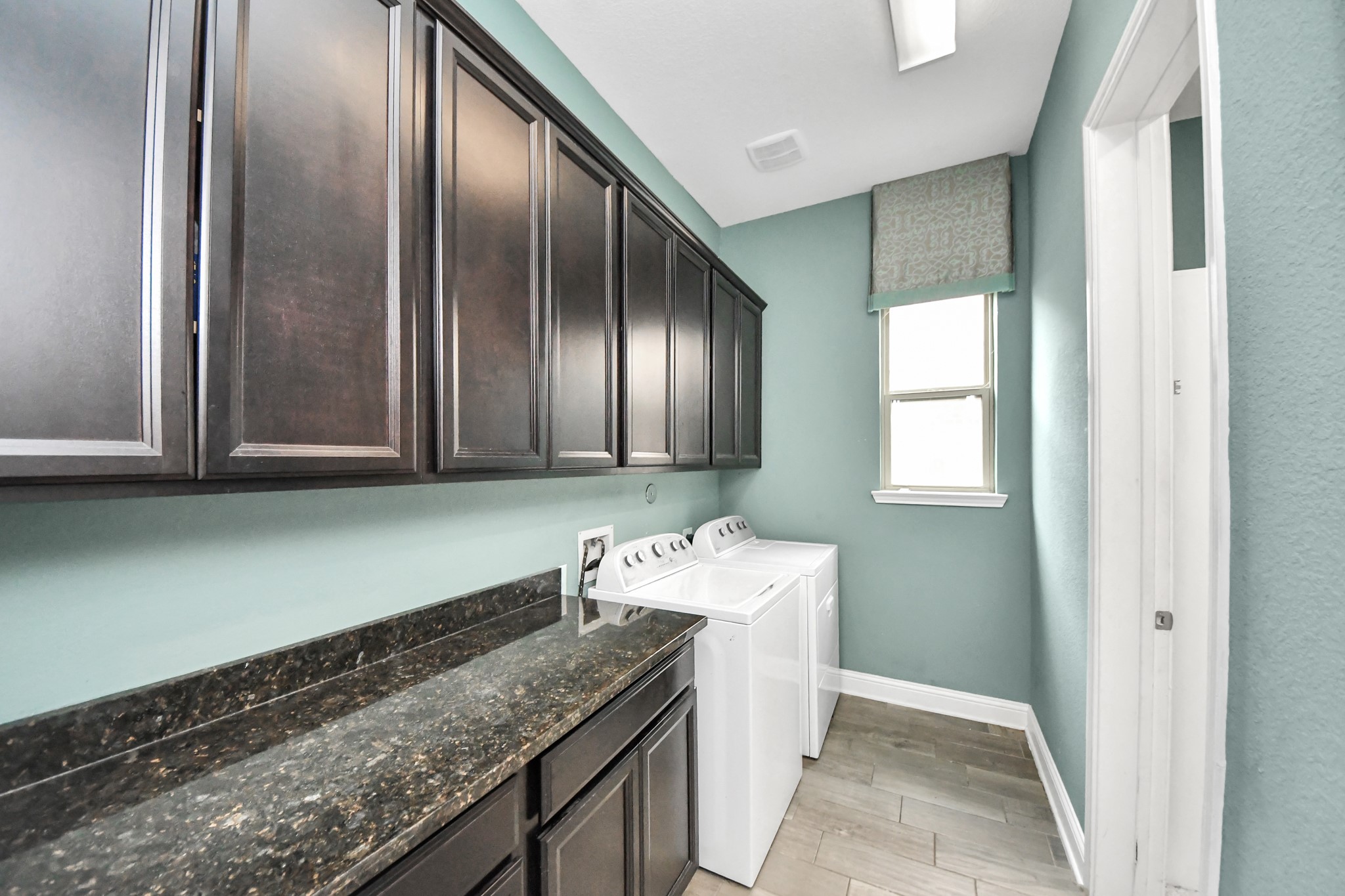 20211 Cascading Falls Boulevard Property Photo 34