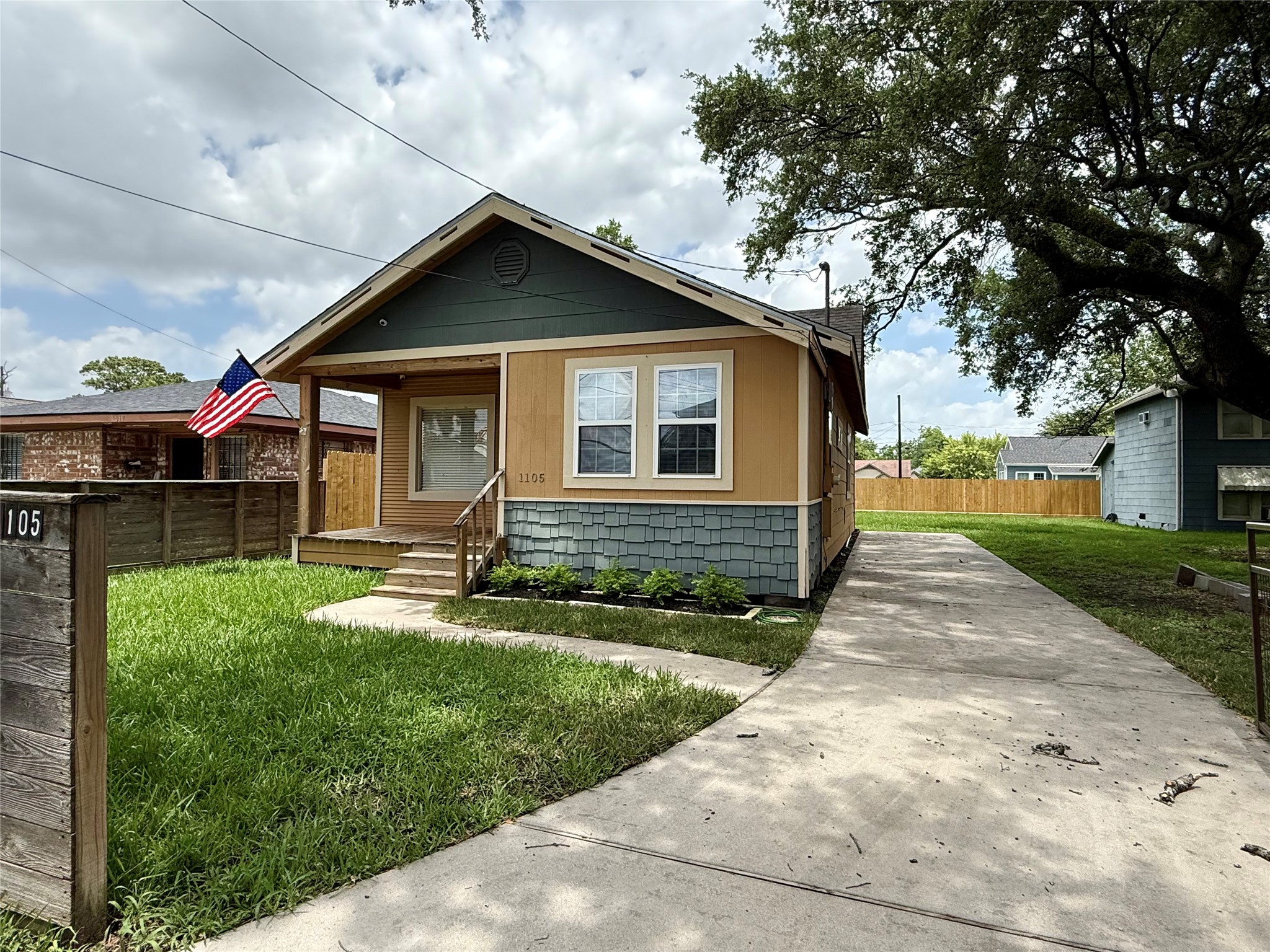 1105 Melbourne Street Property Photo 1