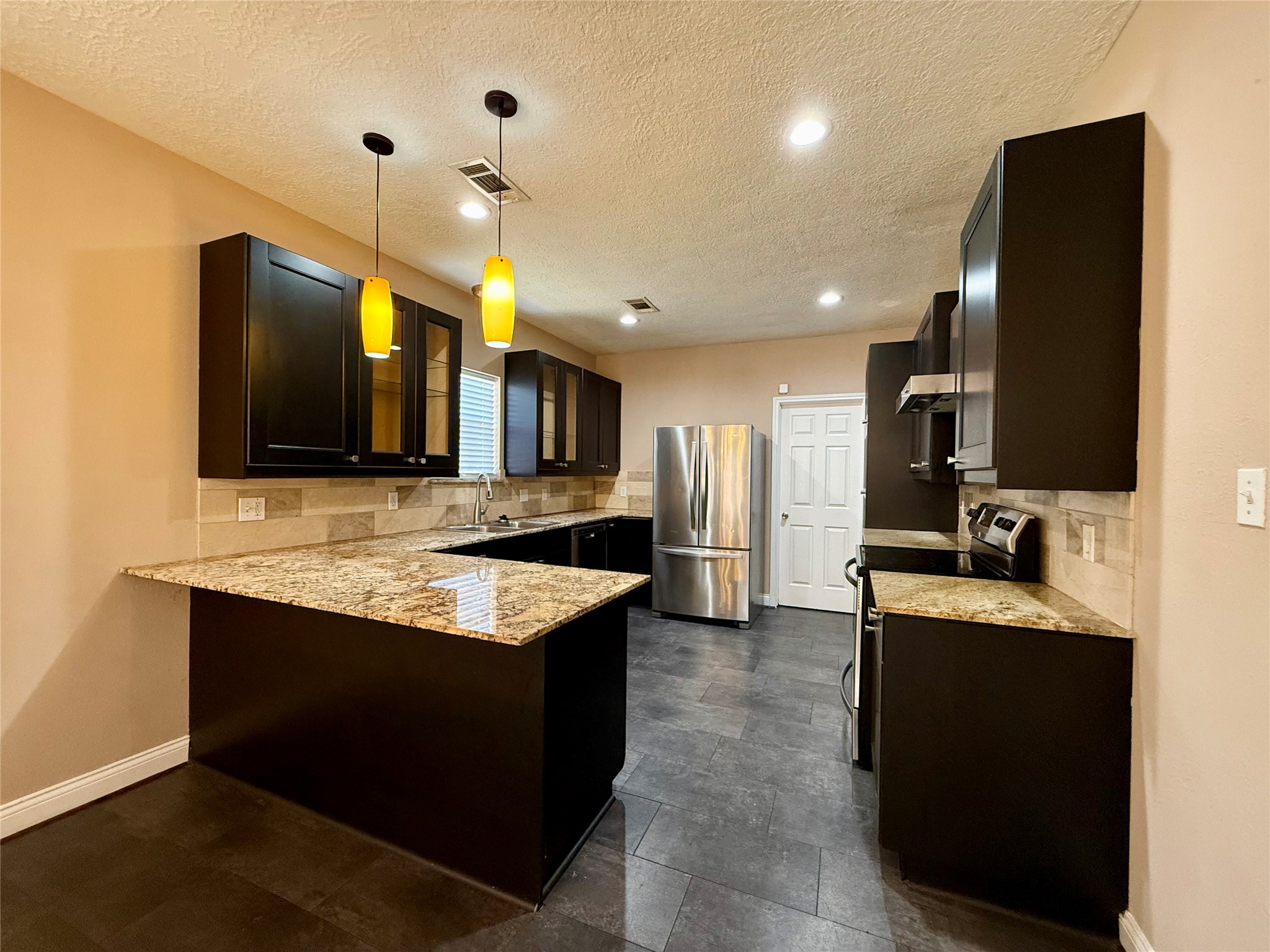 1105 Melbourne Street Property Photo 3