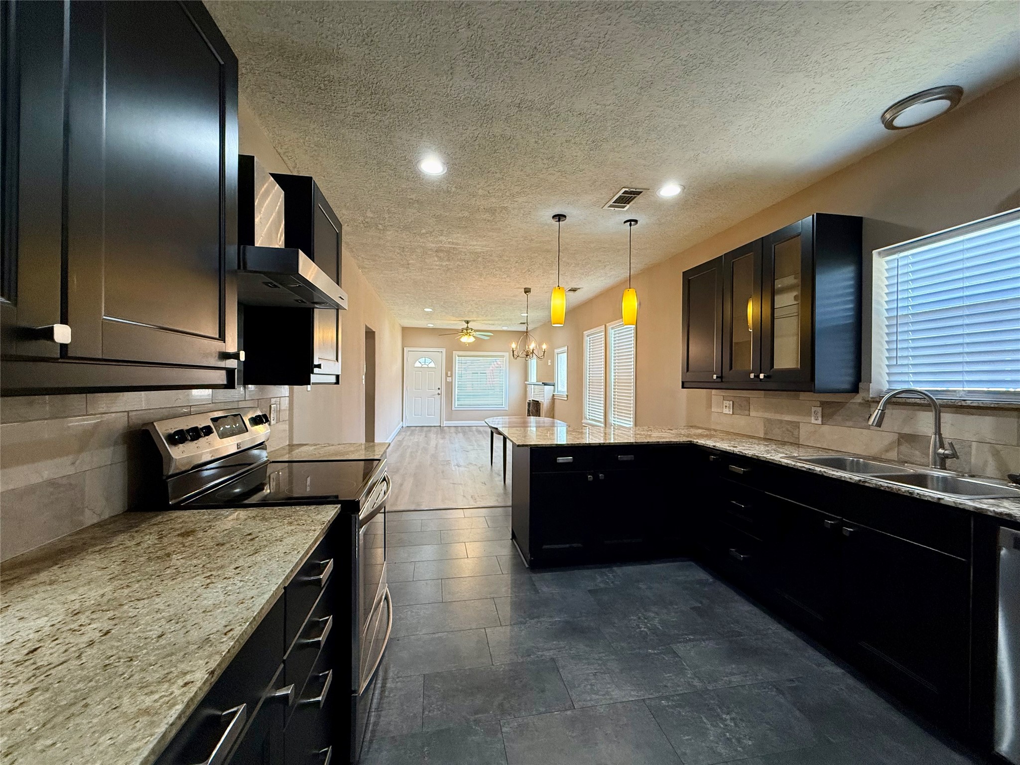 1105 Melbourne Street Property Photo 6