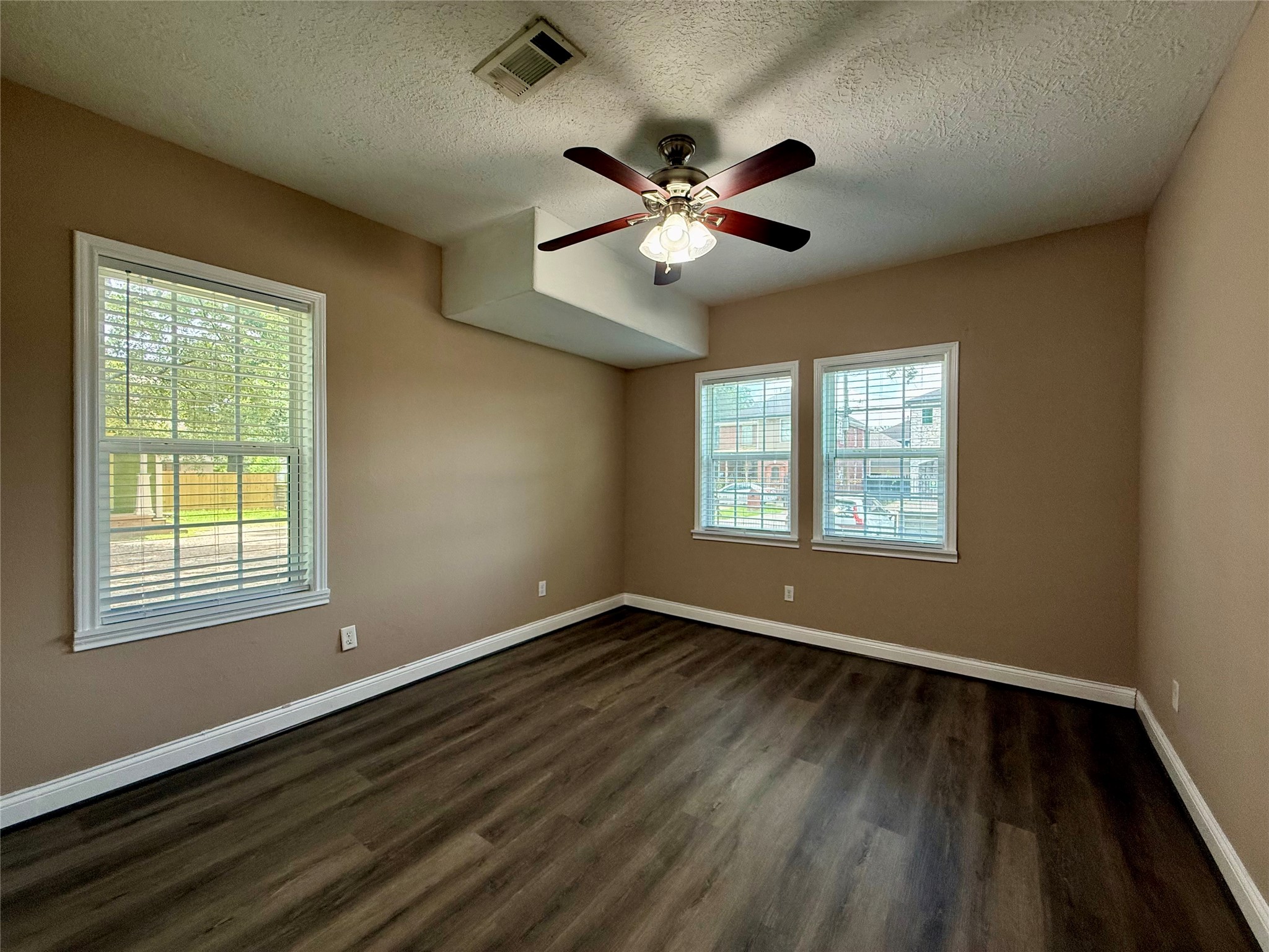 1105 Melbourne Street Property Photo 11
