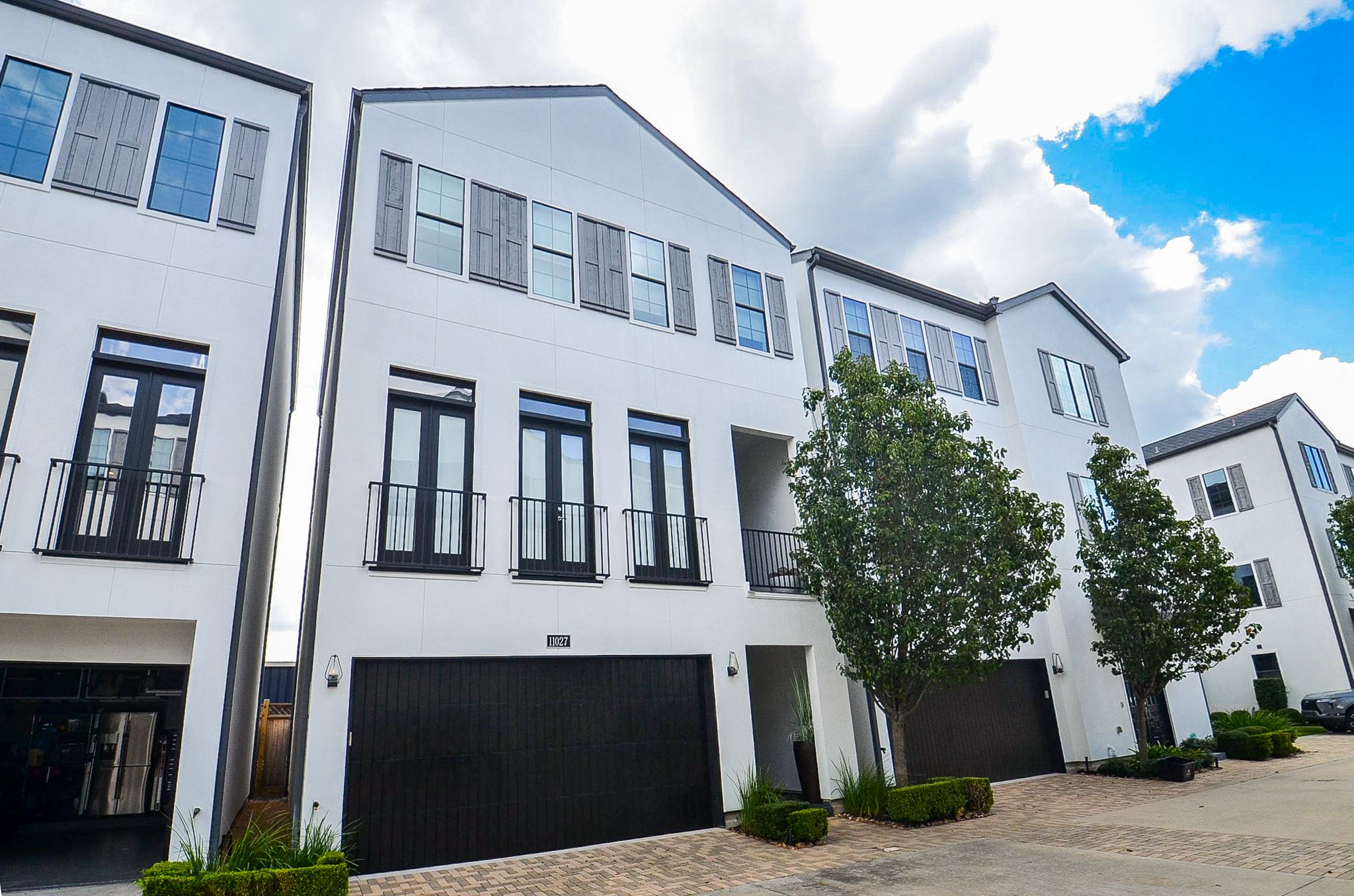 11027 Jardin Des Circle Property Photo 3