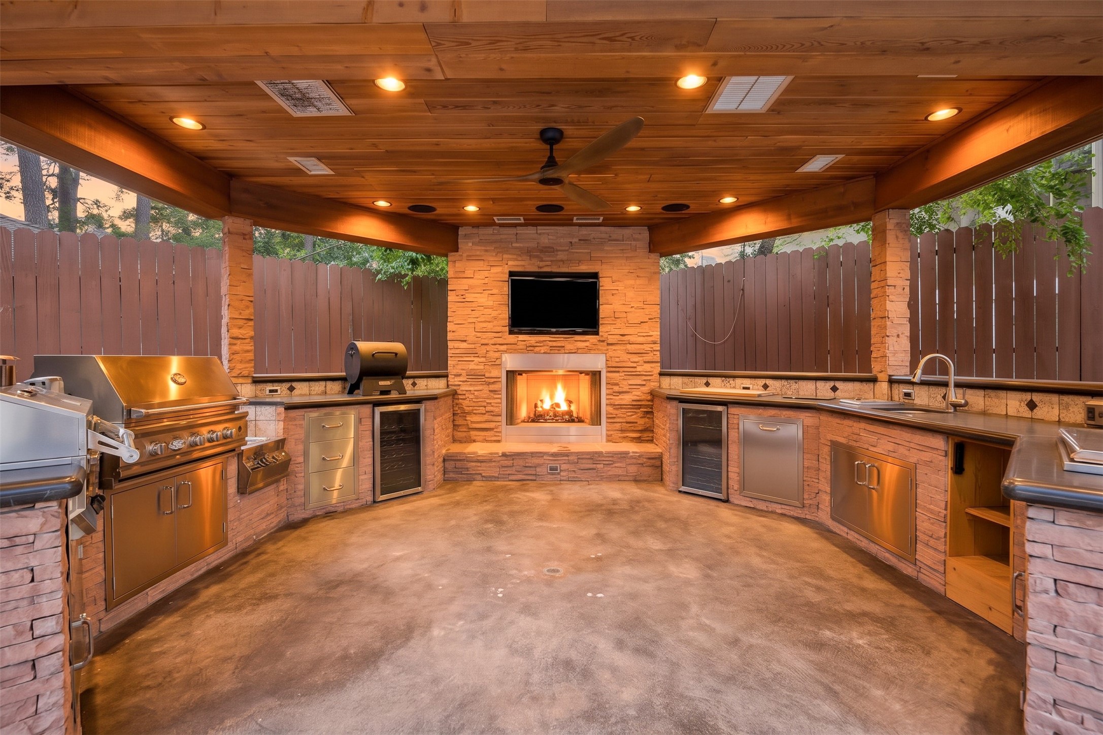 8106 Twining Oaks Lane Property Photo 4