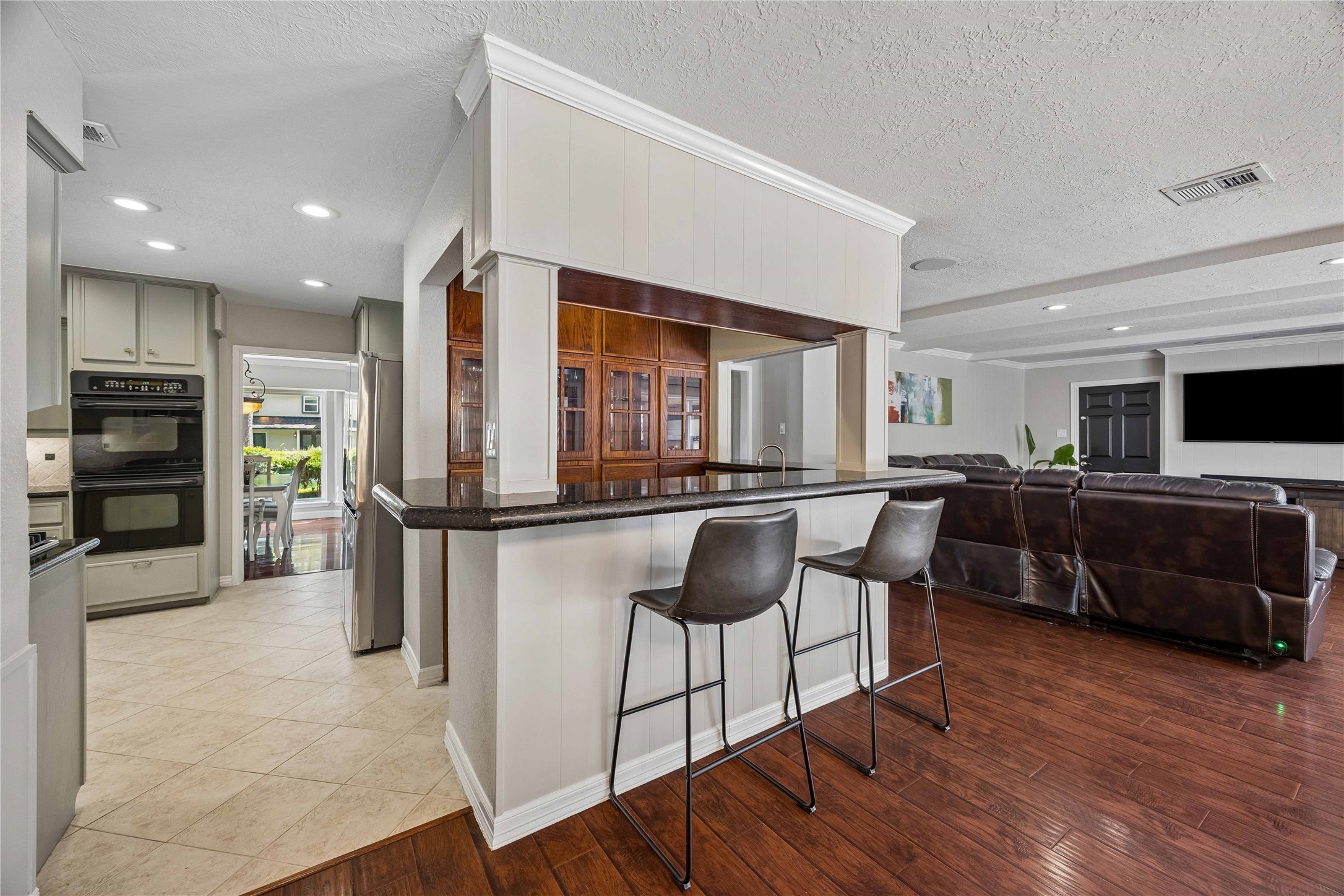 8106 Twining Oaks Lane Property Photo 16