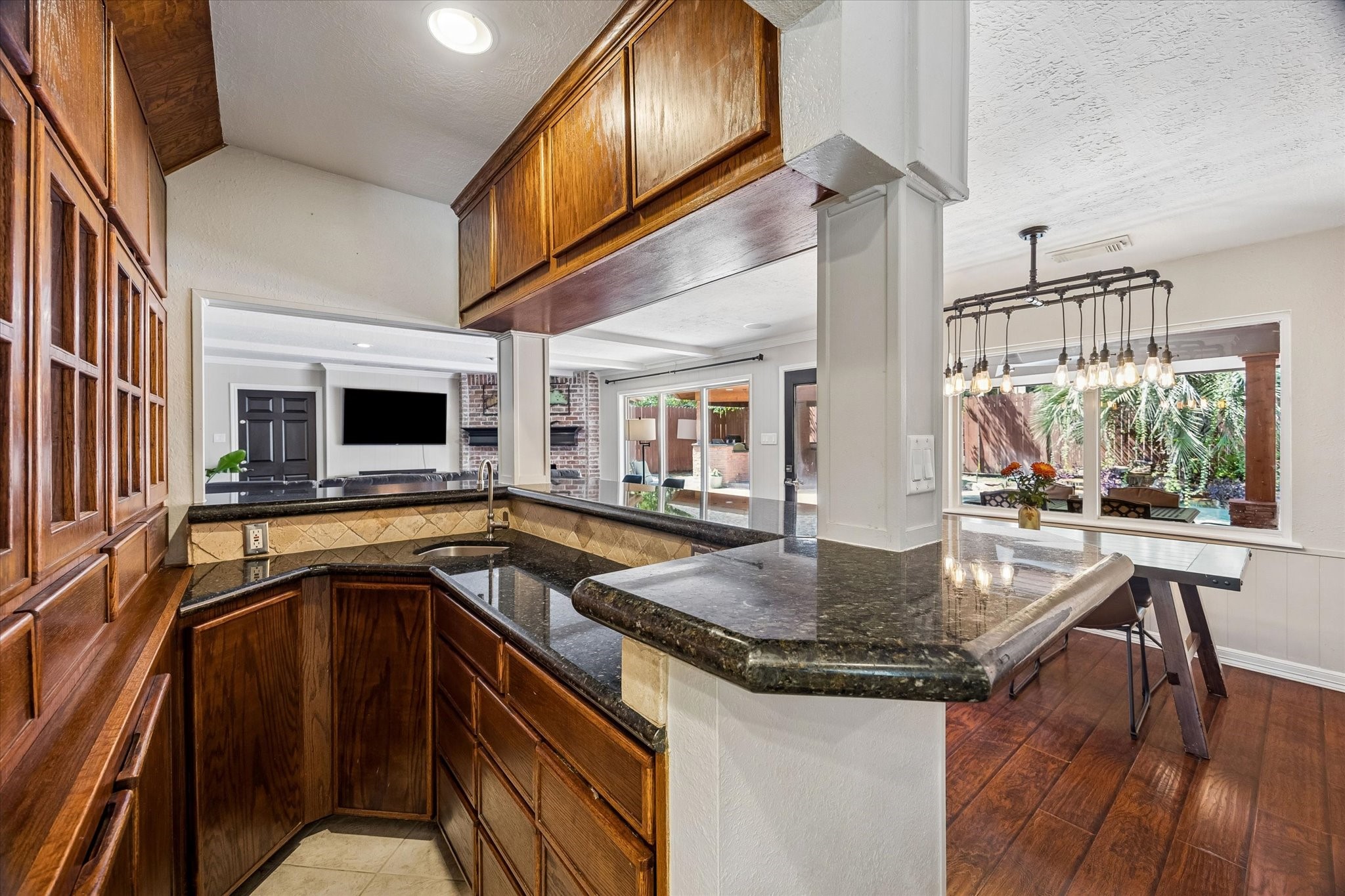 8106 Twining Oaks Lane Property Photo 17