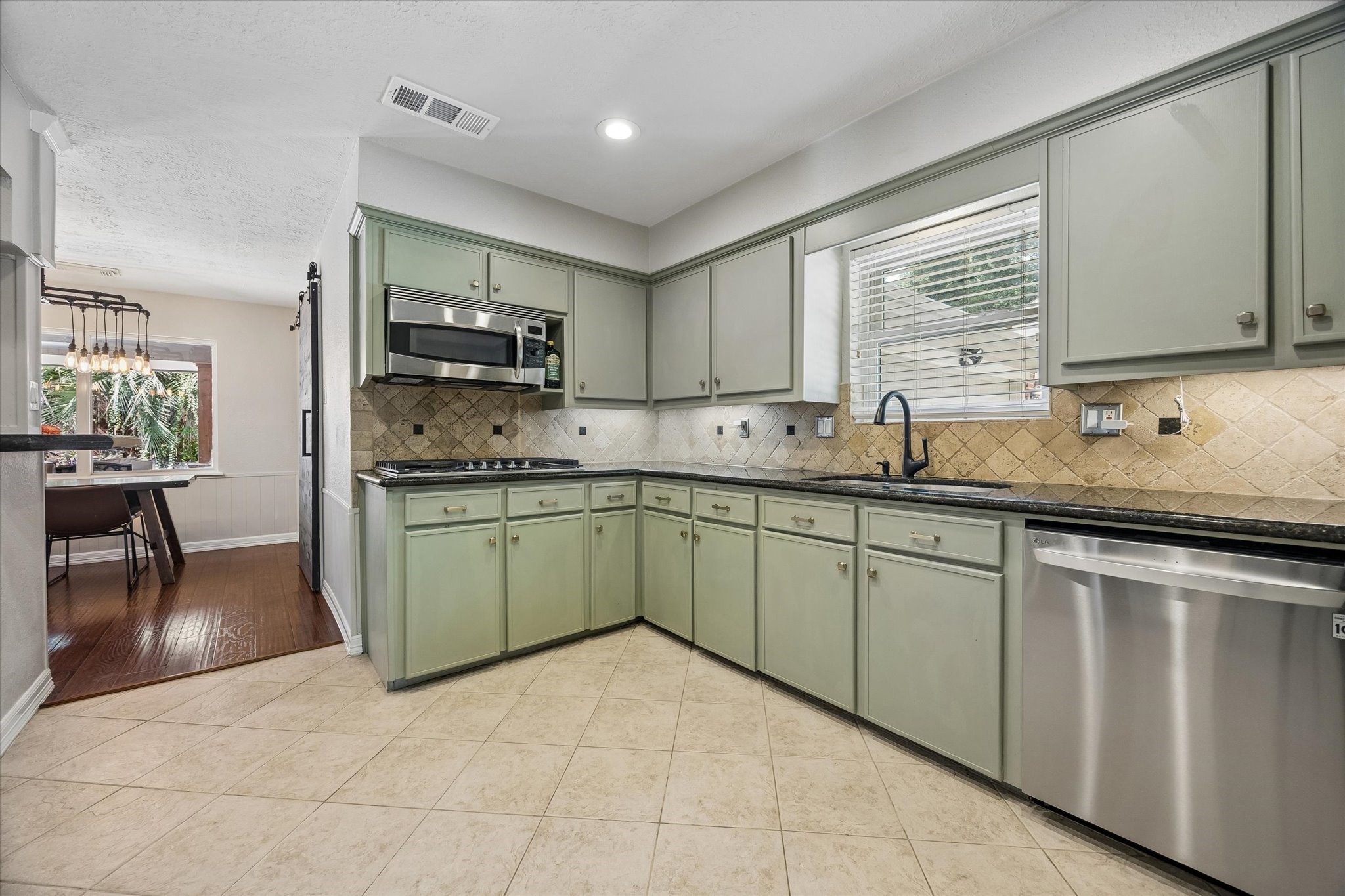 8106 Twining Oaks Lane Property Photo 18