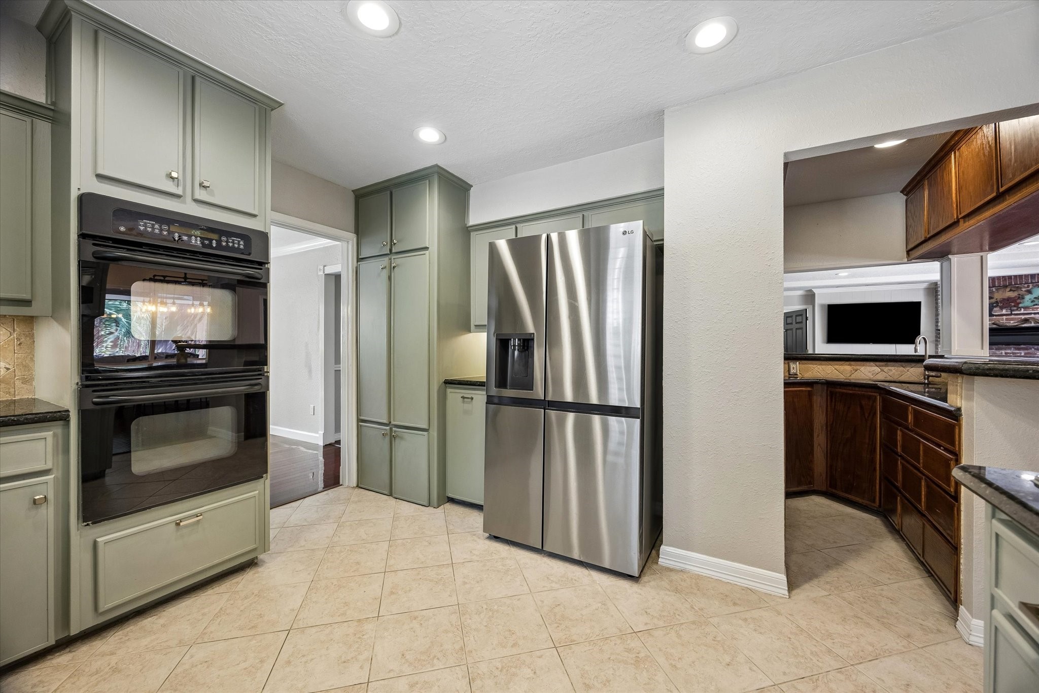 8106 Twining Oaks Lane Property Photo 20